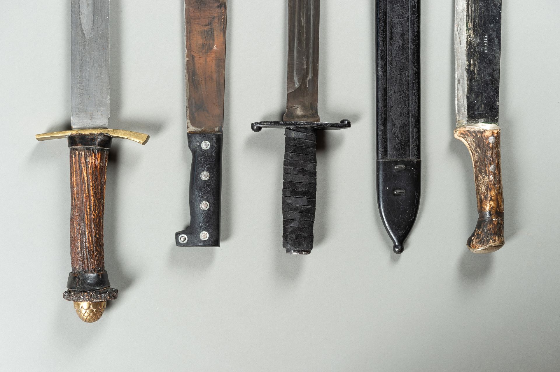 A GROUP OF TEN SWORDS - Bild 5 aus 8