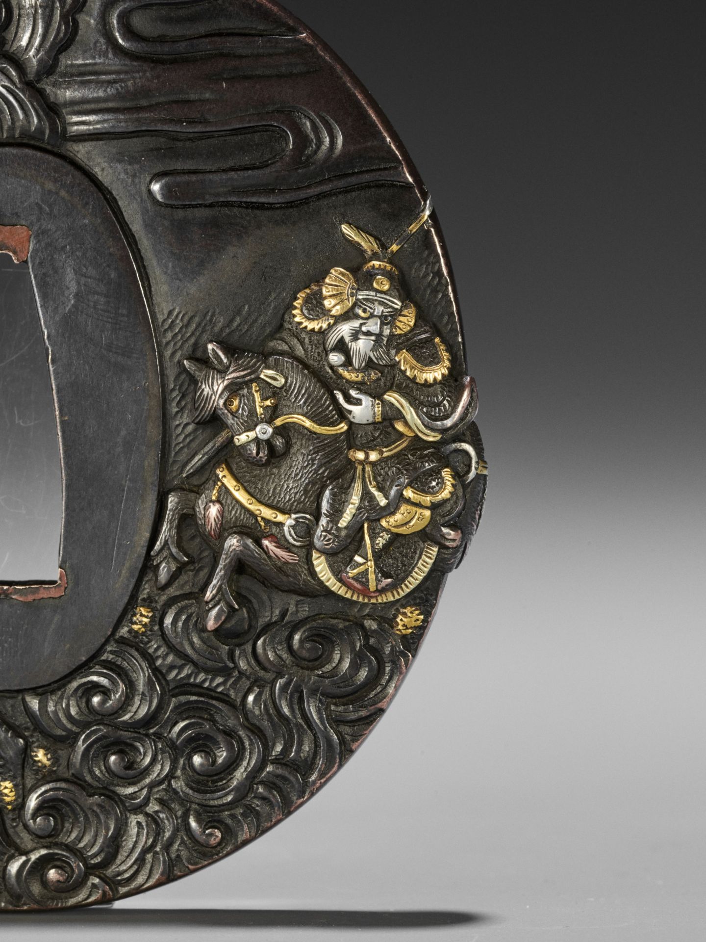 HAMANO NAOYUKI: AN INLAID SHAKUDO TSUBA DEPICTING KAN'U ON HORSEBACK - Image 2 of 5