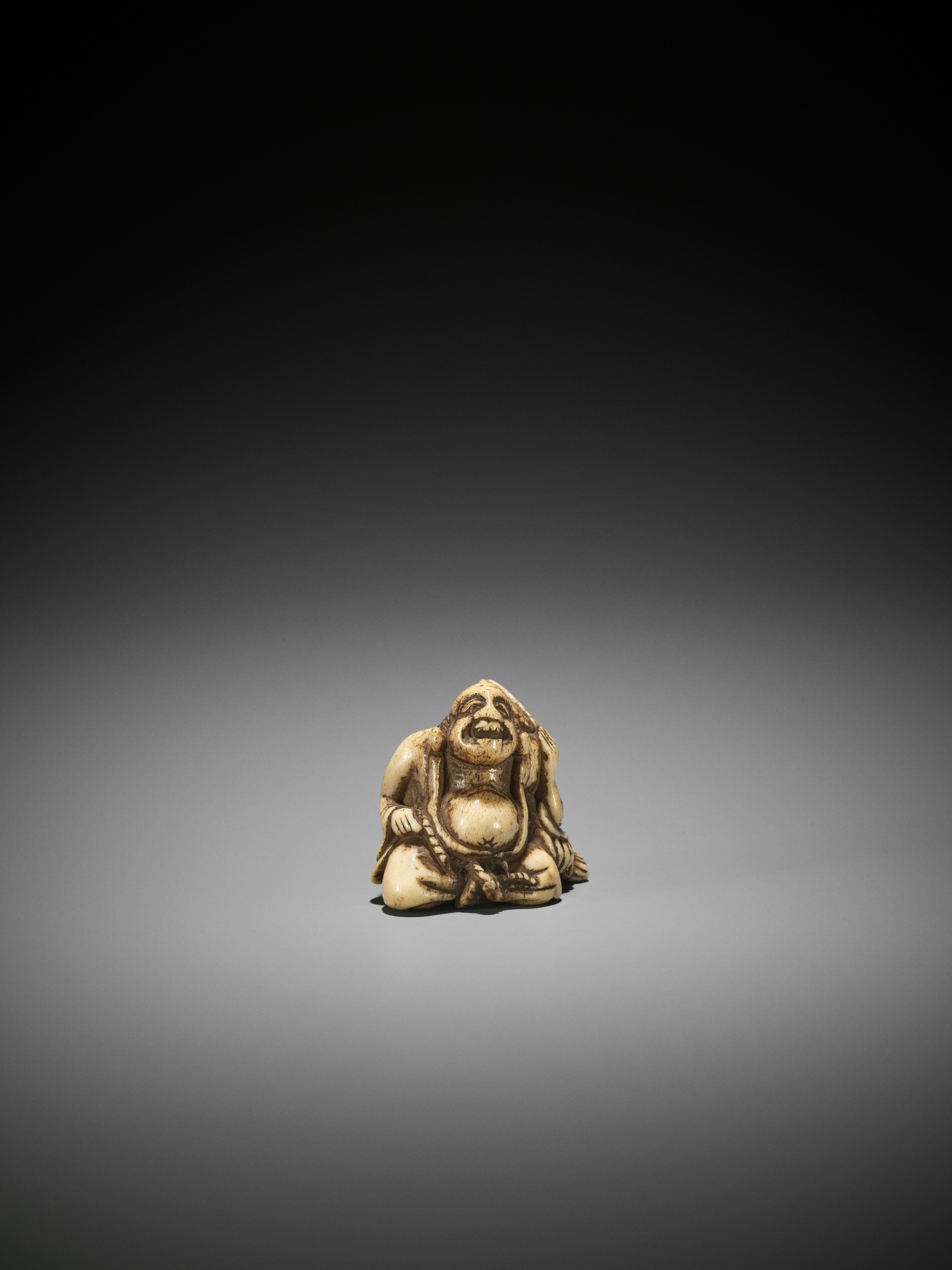 A STAG ANTLER NETSUKE OF HOTEI - Image 3 of 3