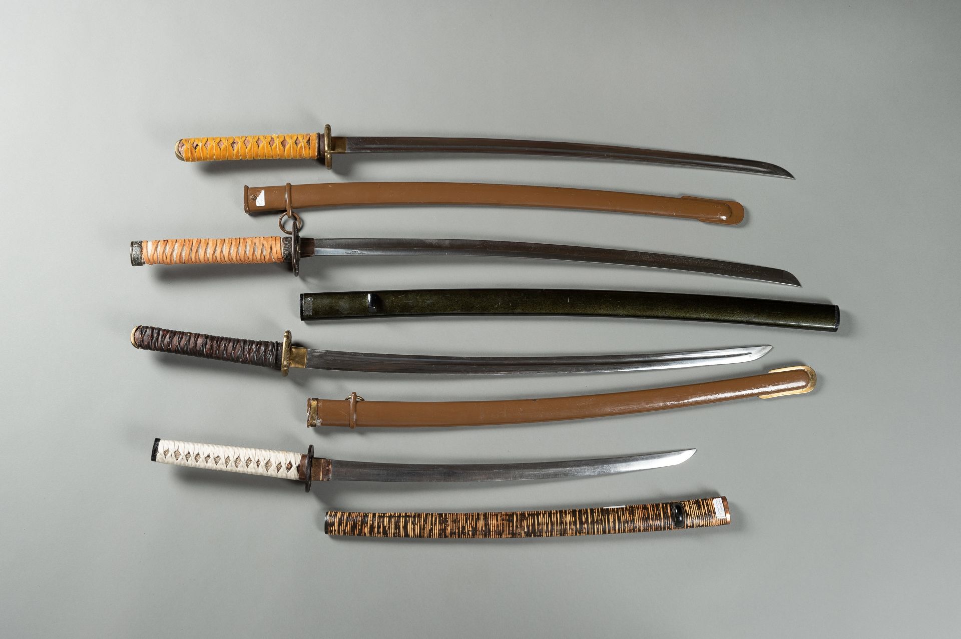 A GROUP OF TEN SWORDS - Image 4 of 8