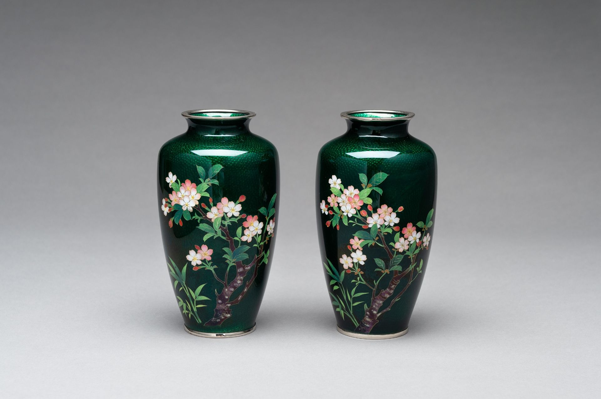 A PAIR OF ANDO STYLE GINBARI CLOISONNE VASES