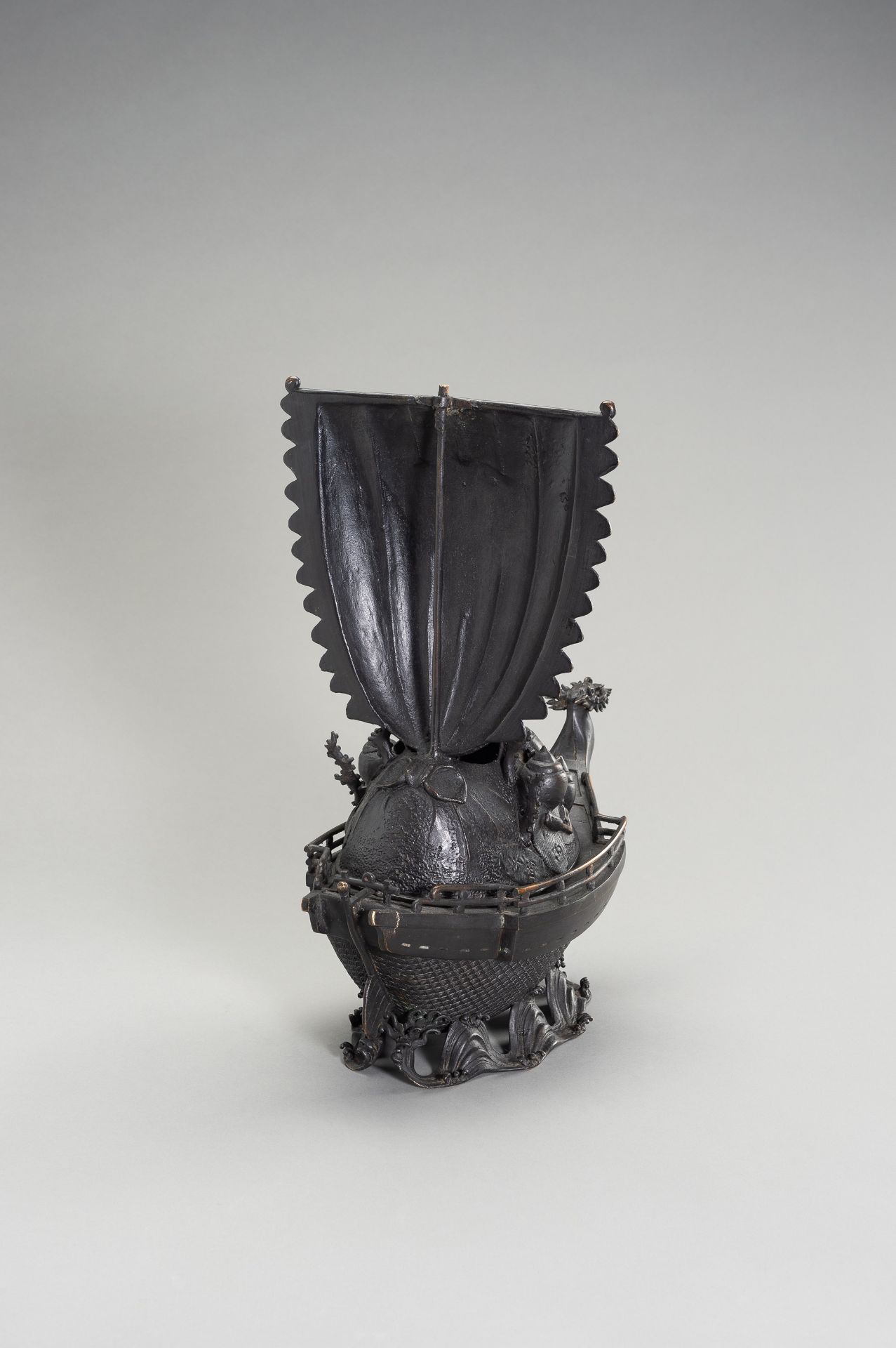 A LARGE BRONZE CENSER IN THE SHAPE OF A TREASURE SHIP - Image 7 of 13