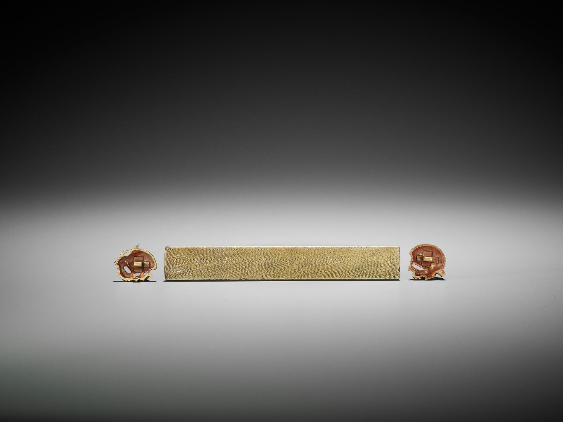 A RARE SET OF A KOZUKA AND MATCHING GOLD MENUKI PAIR DEPICTING QUAILS AND MILLET - Image 6 of 8