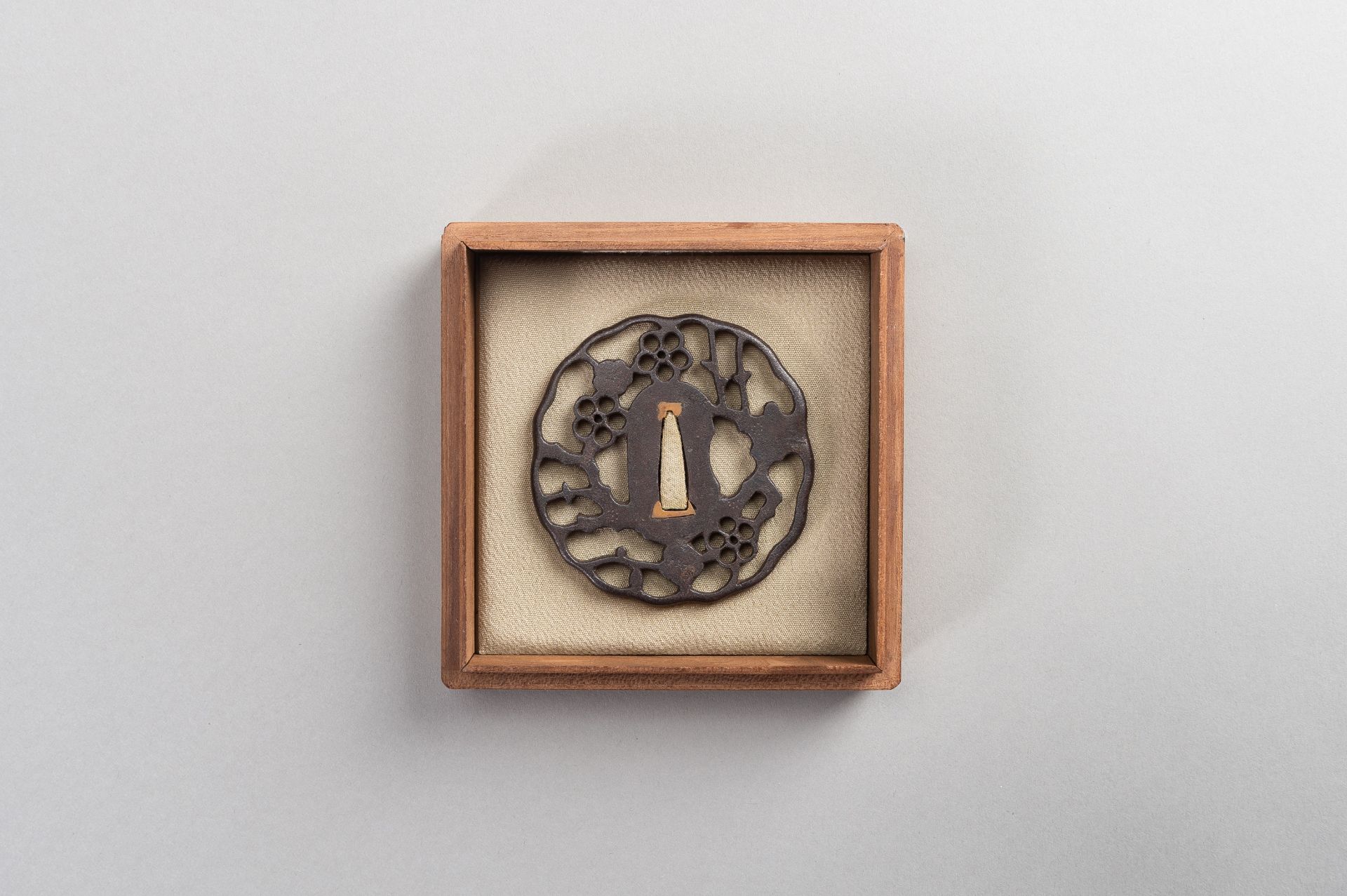 AN IRON SUKASHI-TSUBA WITH FLOWERS AND CLOUDS - Image 4 of 7