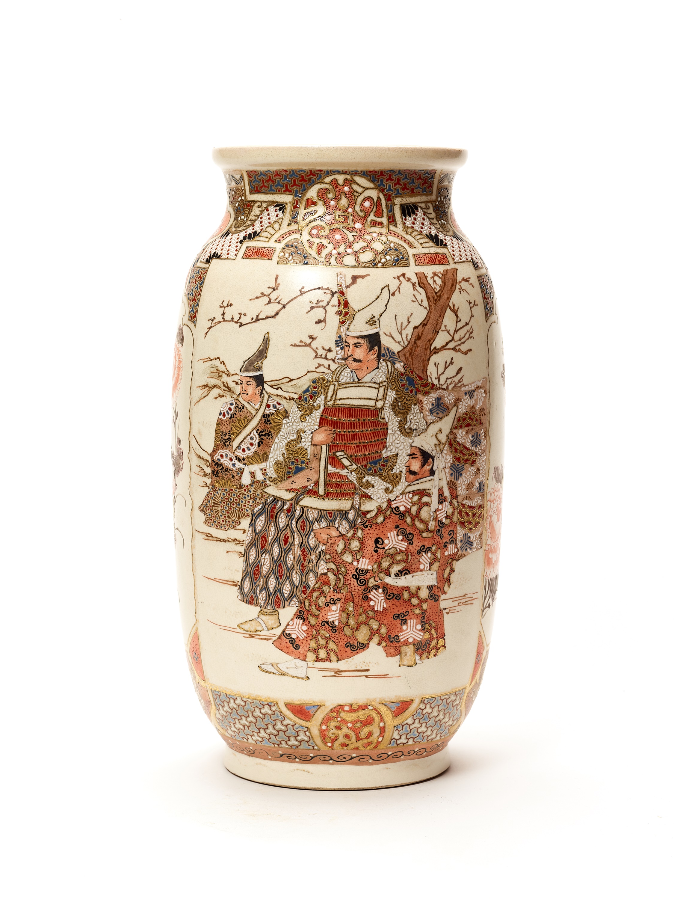 A LARGE SATSUMA CERAMIC VASE WITH SAMURAI WARRIORS