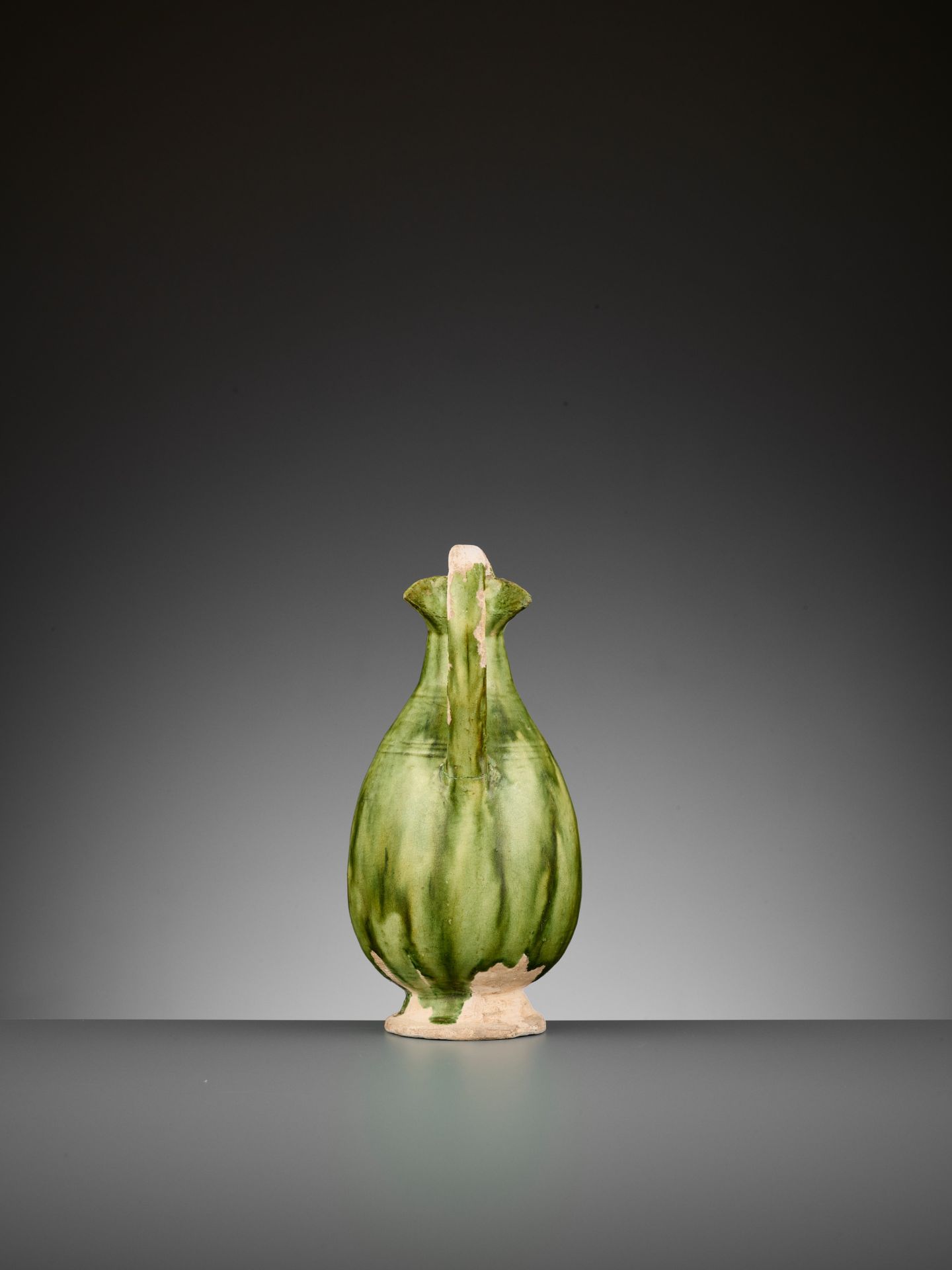A GREEN-GLAZED EWER, TANG DYNASTY - Image 5 of 9