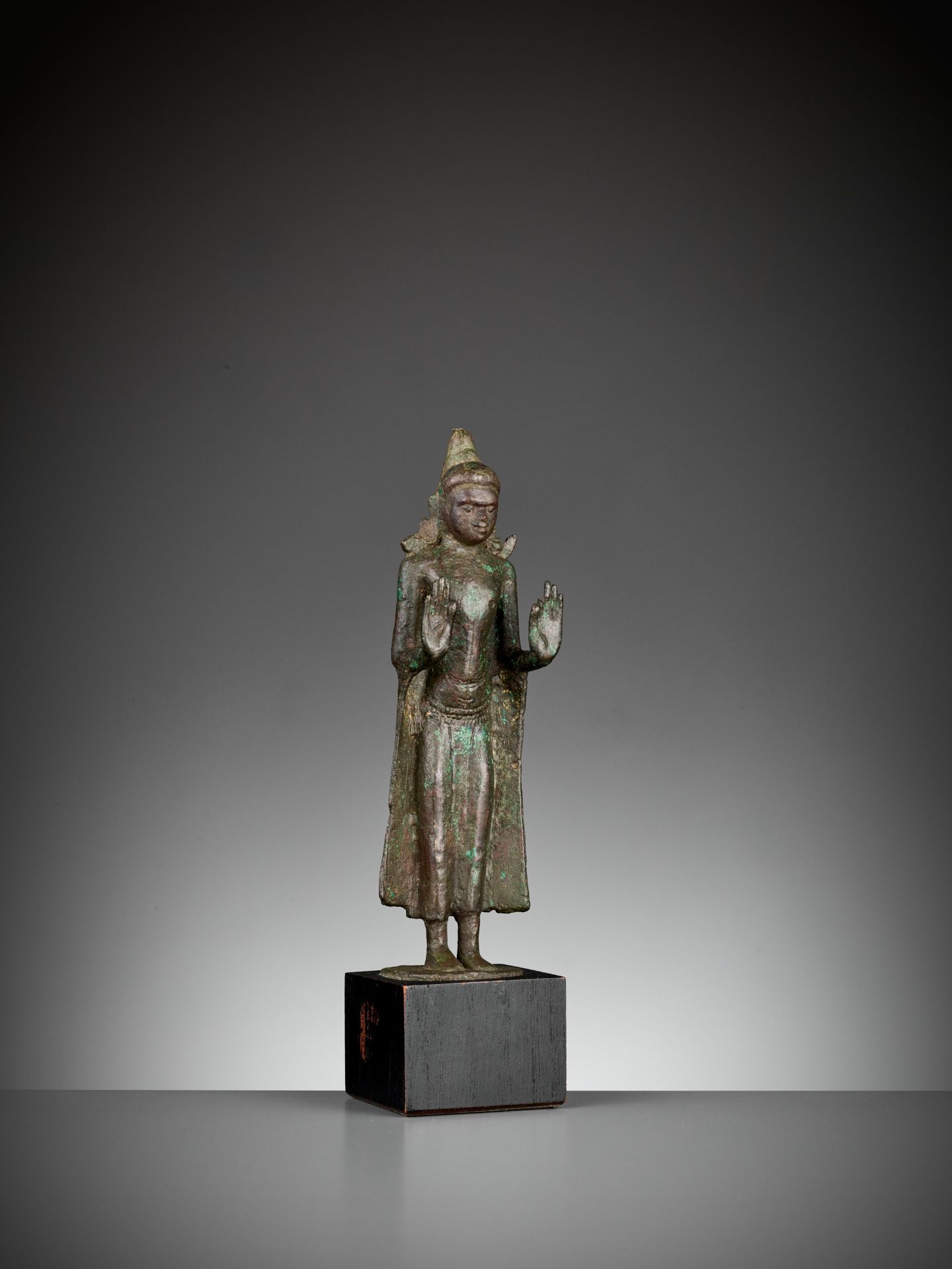 A KURKIHAR-STYLE BRONZE FIGURE OF A CROWNED BUDDHA, BIHAR - Image 7 of 10