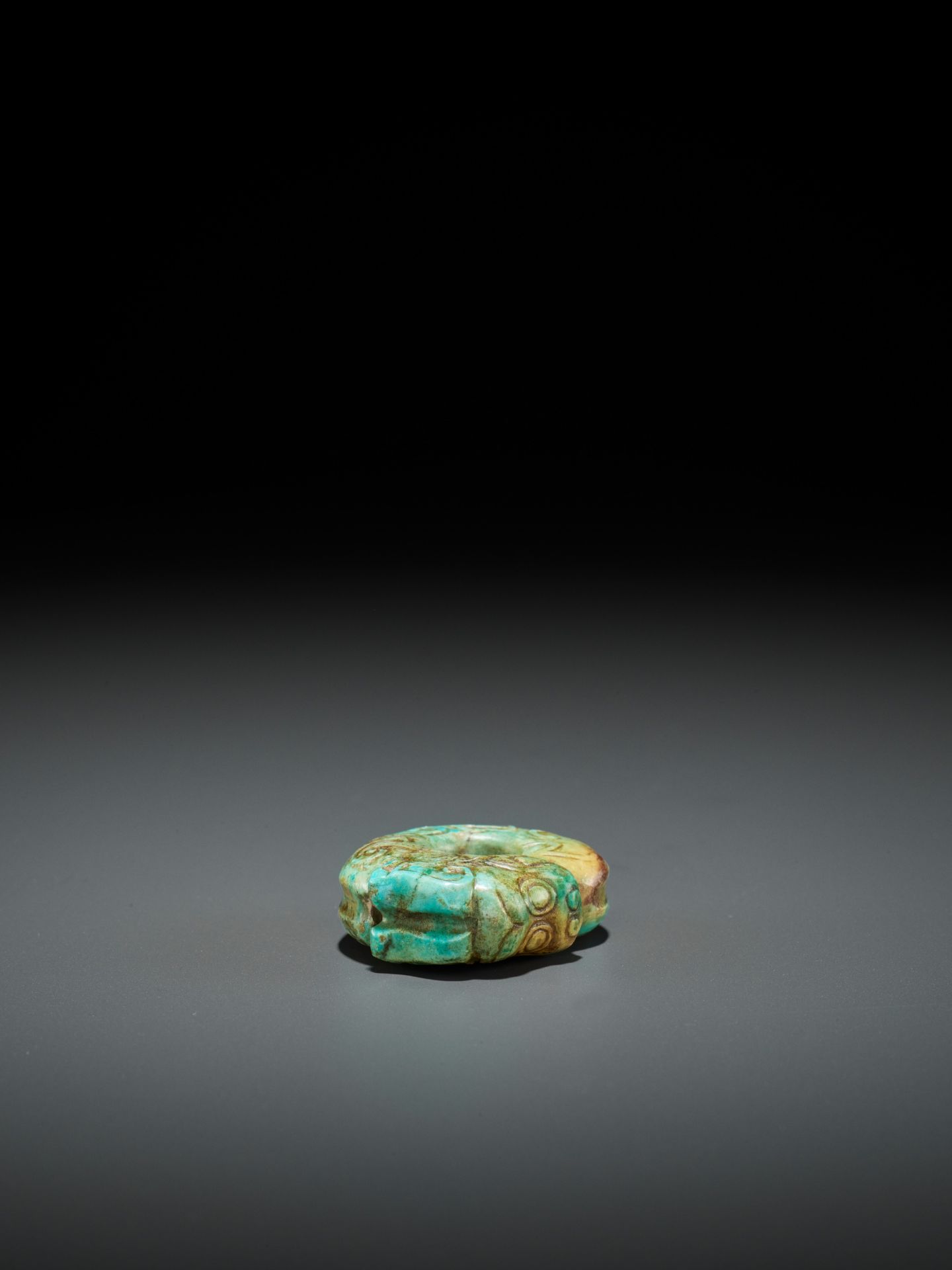 A TURQUOISE MATRIX 'PIG-DRAGON' PENDANT, SHANG TO WESTERN ZHOU DYNASTY - Image 14 of 14