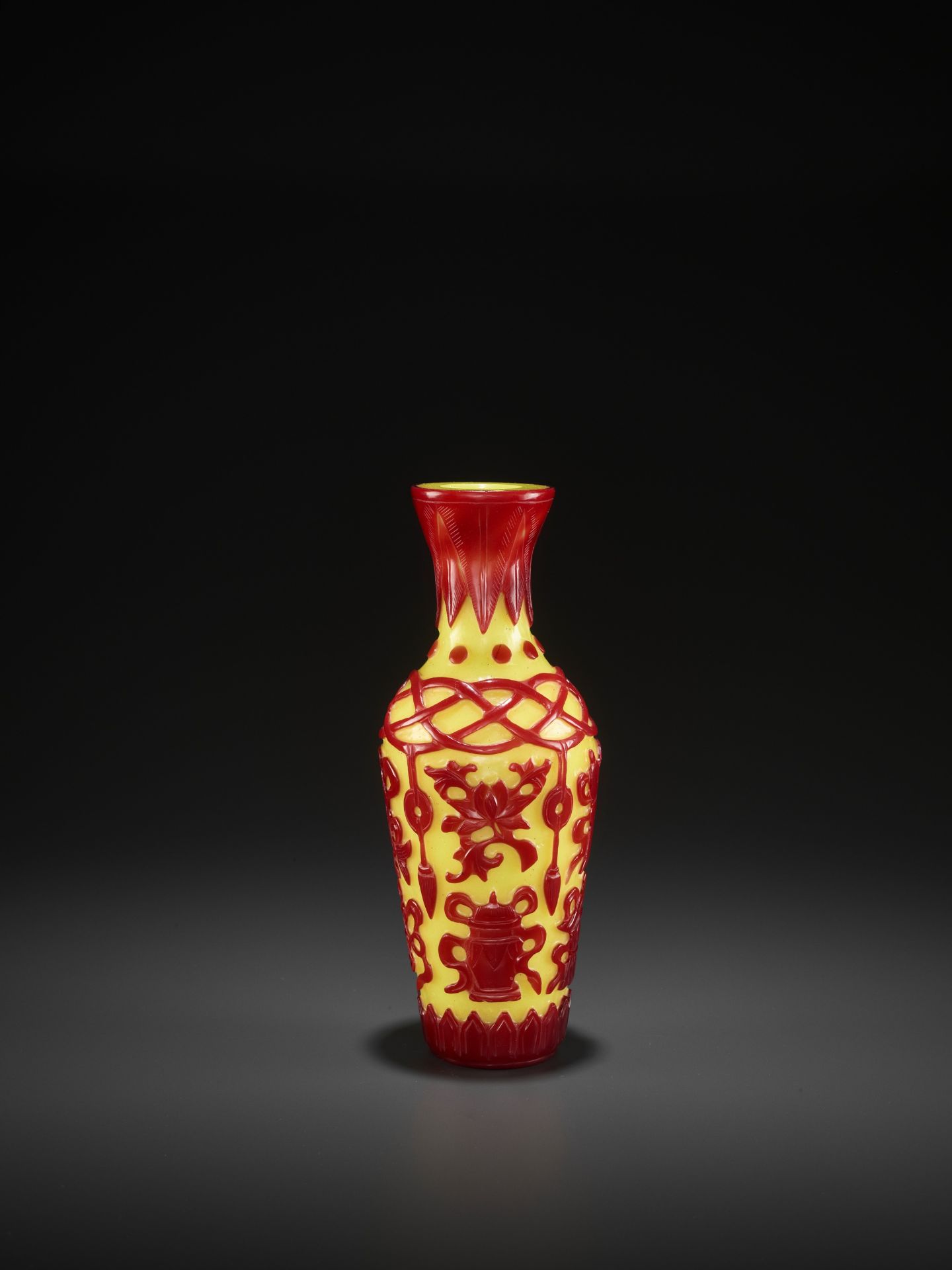 A RED-OVERLAY YELLOW GLASS 'BAJIXIANG' VASE, MID-QING - Image 3 of 7