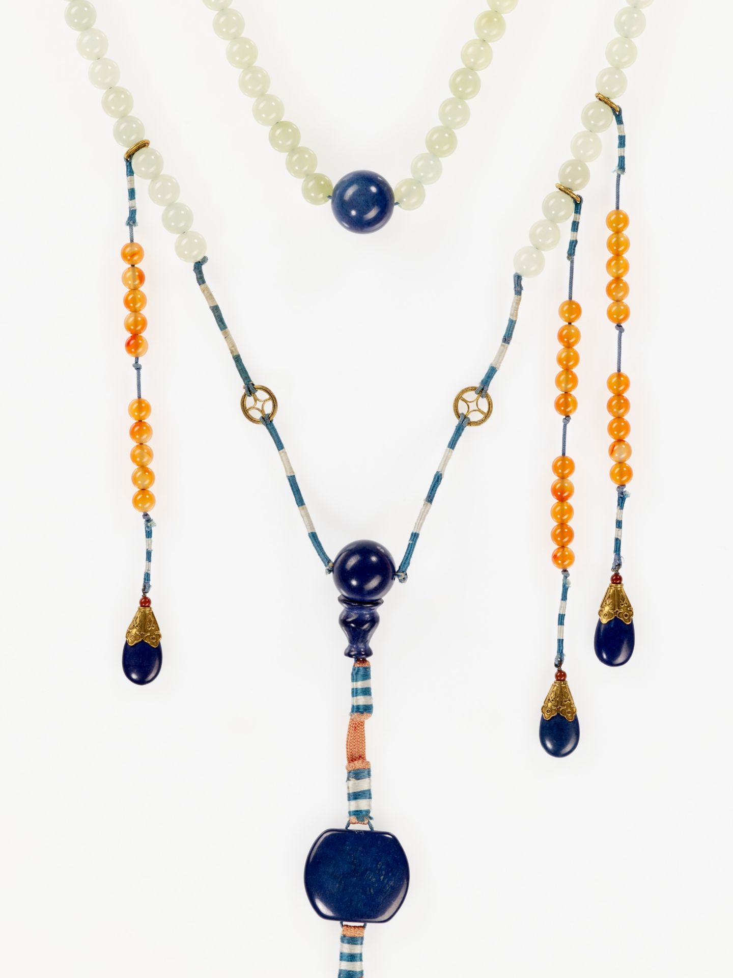A LAPIS LAZULI COURT NECKLACE, CHAOZHU, QING DYNASTY - Image 3 of 7