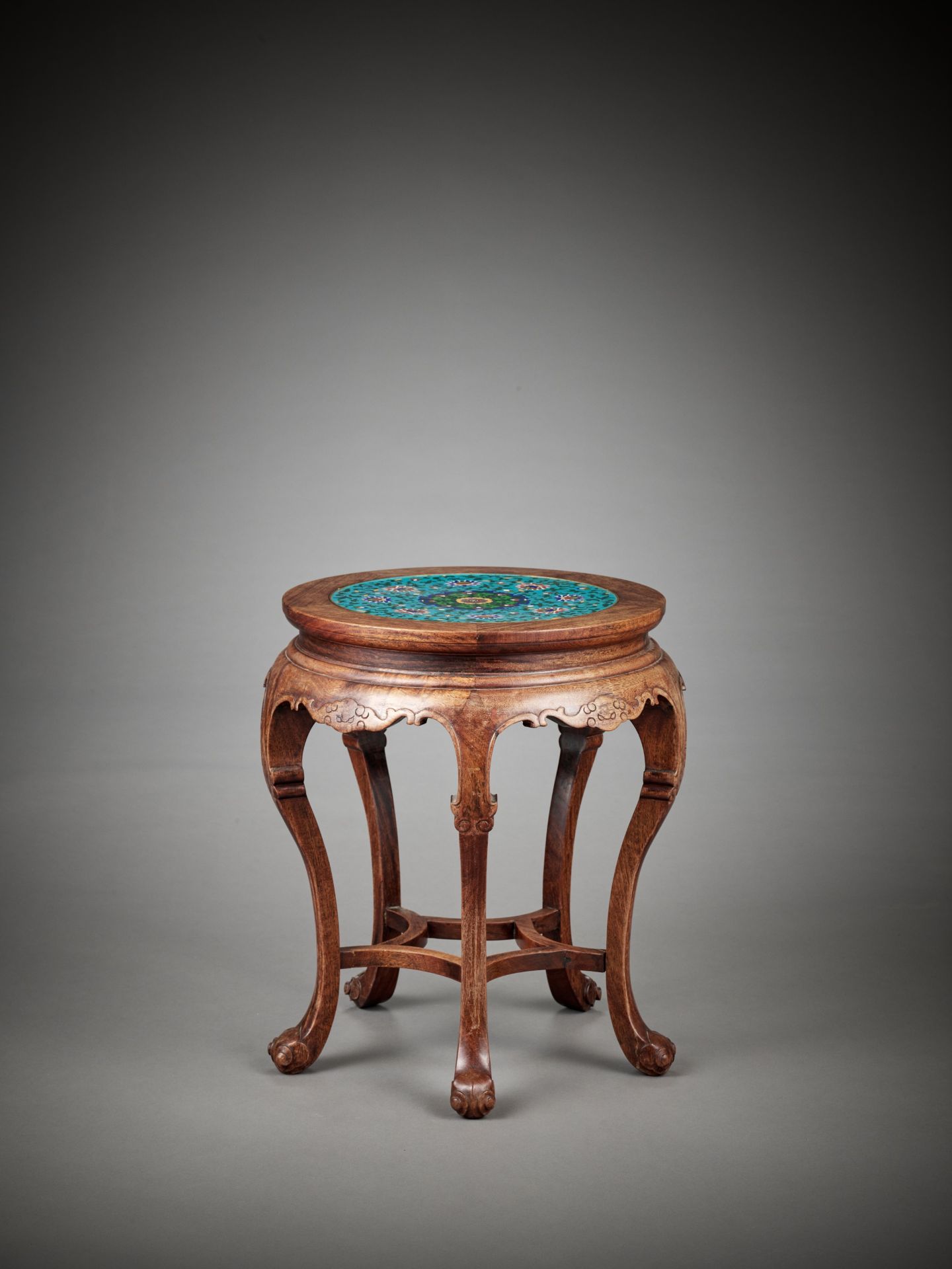 A CLOISONNE ENAMEL-INSET HARDWOOD STAND, LATE QING TO REPUBLIC - Image 6 of 8