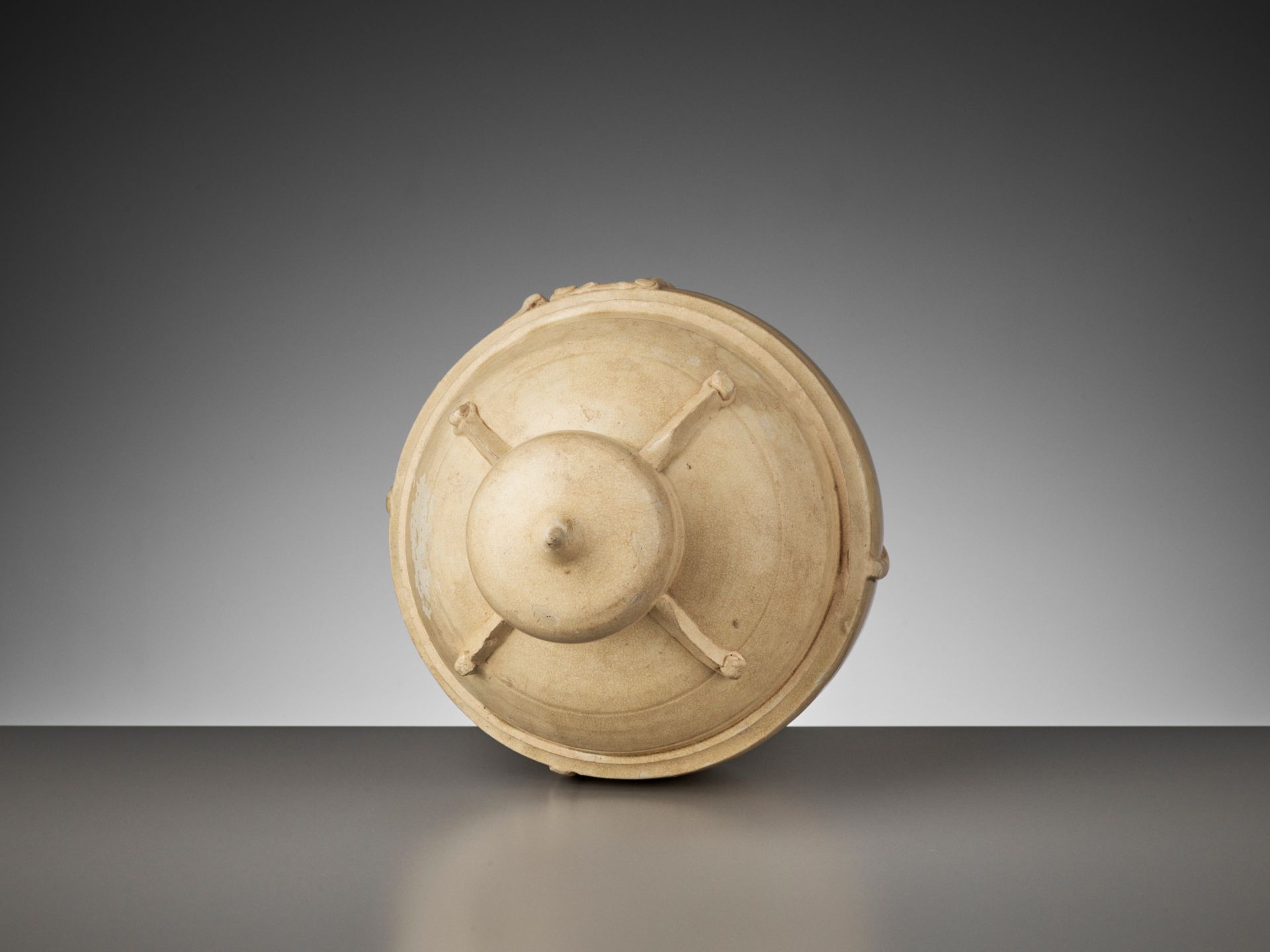 A RARE QINGBAI 'GRANARY' VESSEL, SOUTHERN SONG TO YUAN DYNASTY - Image 7 of 8