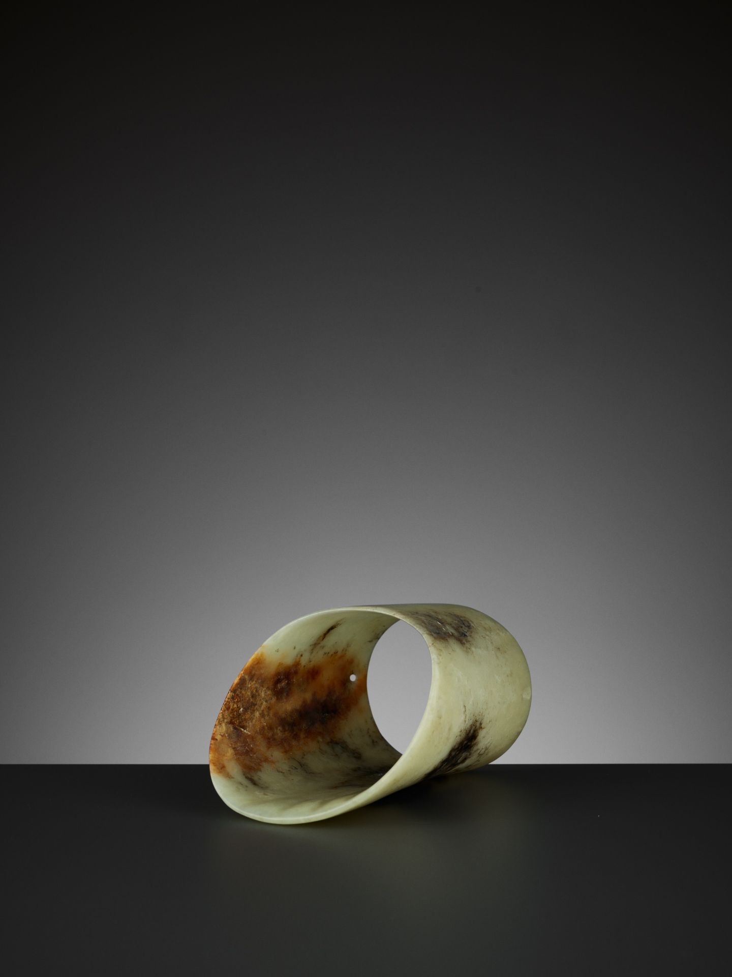 A PALE YELLOW AND RUSSET JADE HOOF-SHAPED ORNAMENT, HONGSHAN - Image 10 of 13