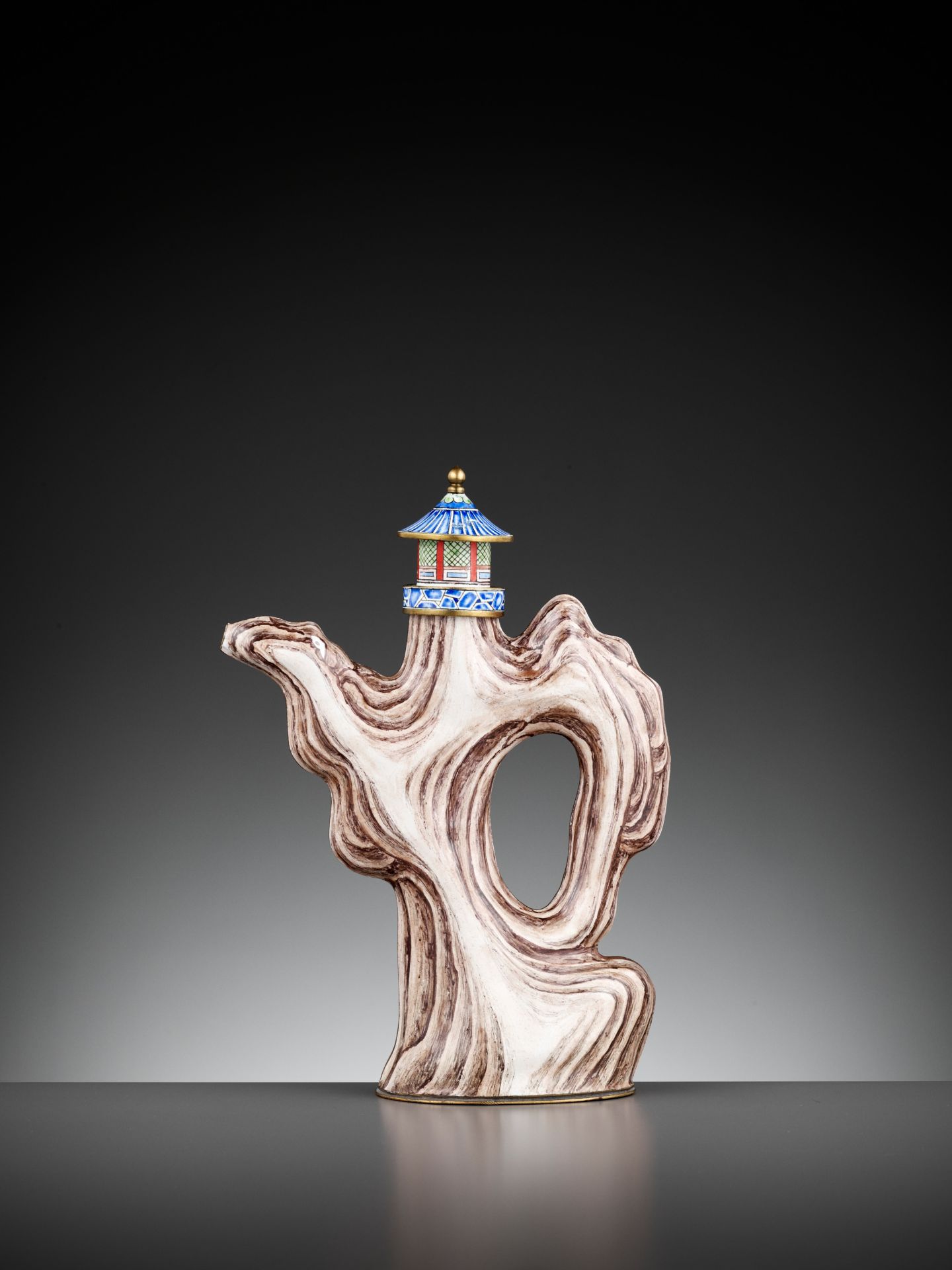 A CANTON ENAMEL 'MOUNTAIN PAVILION' EWER AND COVER, QING DYNASTY - Image 7 of 13