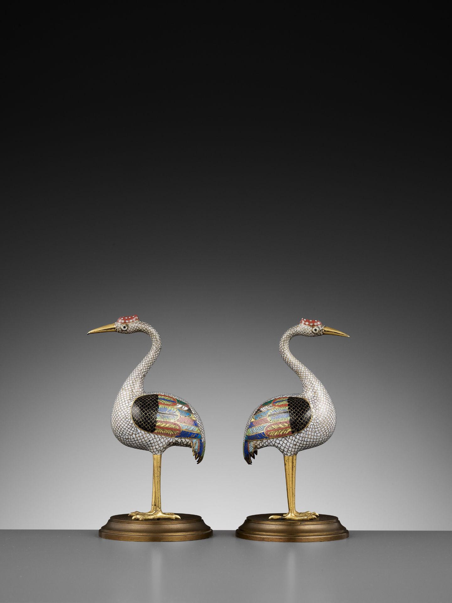 A PAIR OF GILT BRONZE AND CLOISONNE ENAMEL FIGURES OF CRANES, QING DYNASTY - Image 6 of 9