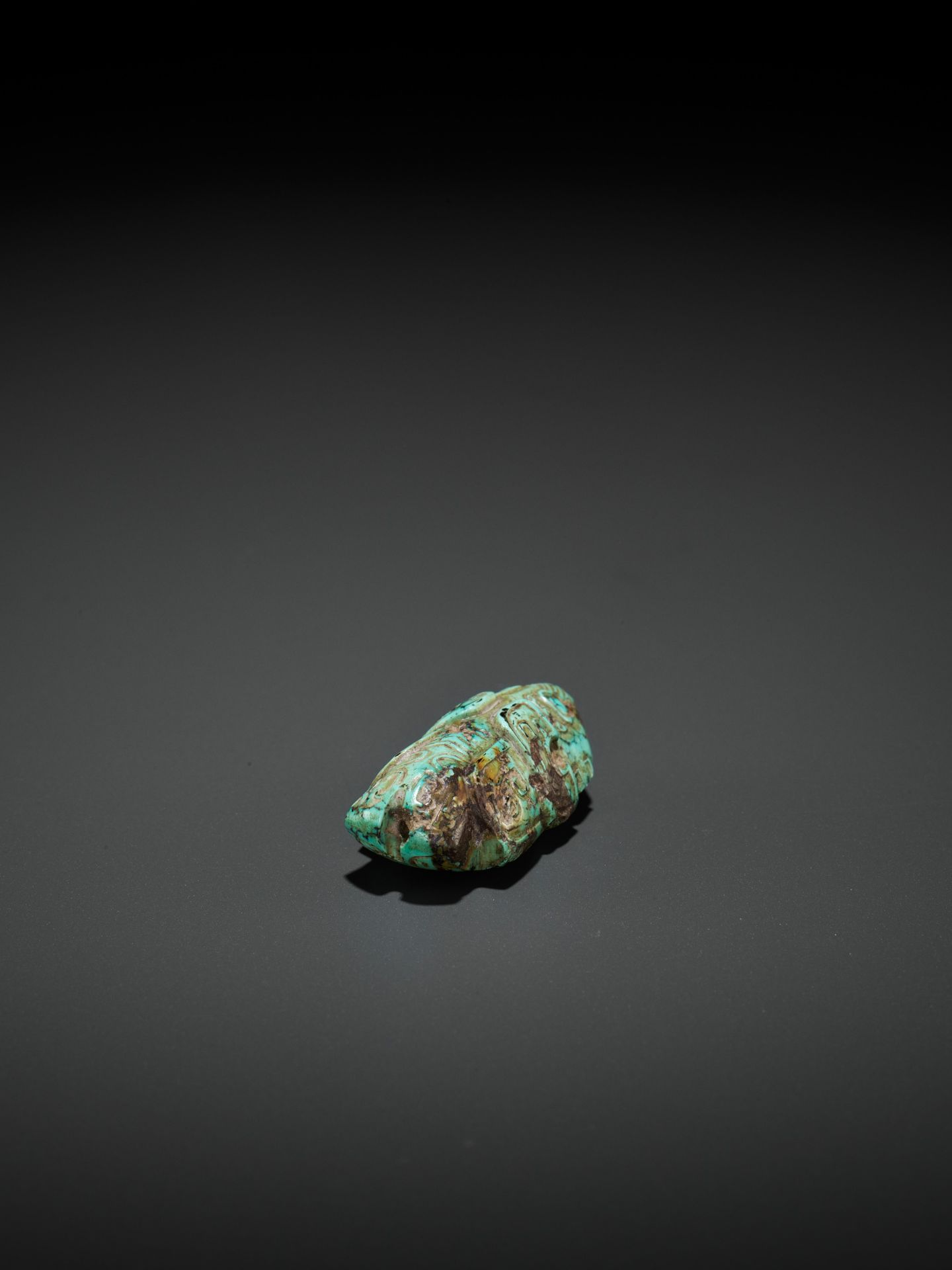 A TURQUOISE BEAD DEPICTING A CICADA, SHANG TO WESTERN ZHOU DYNASTY - Image 9 of 11