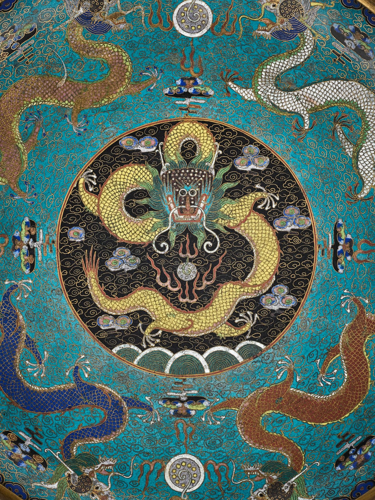 A LARGE GILT-BRONZE CLOISONNE ENAMEL 'DRAGON' DISH, QING DYNASTY - Image 2 of 5