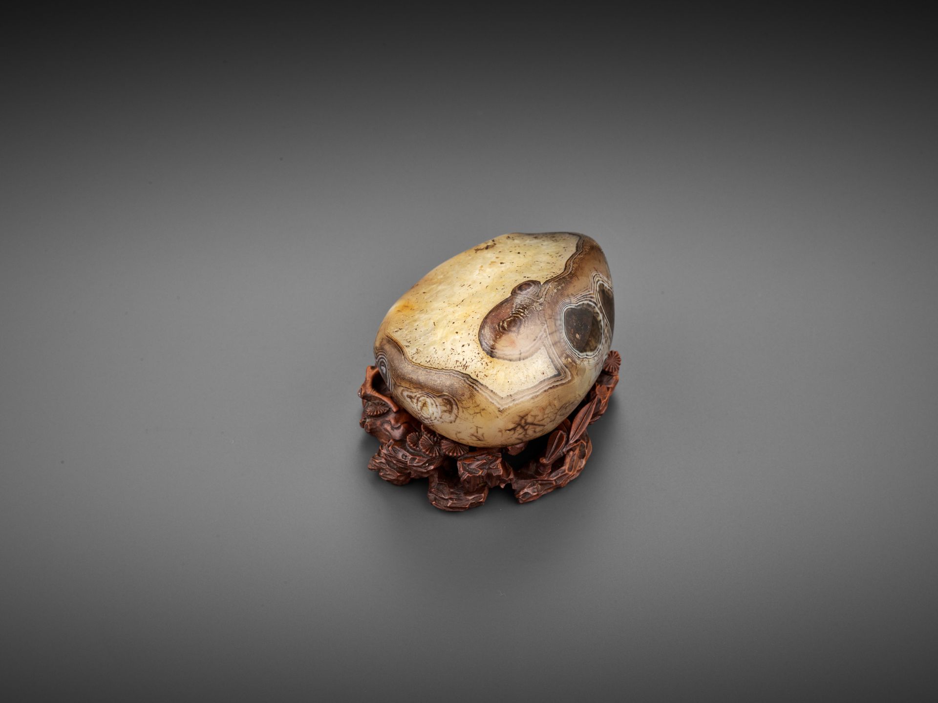 A RARE AGATE 'RECUMBENT HARE' PEBBLE, SONG TO EARLY MING DYNASTY - Image 12 of 16