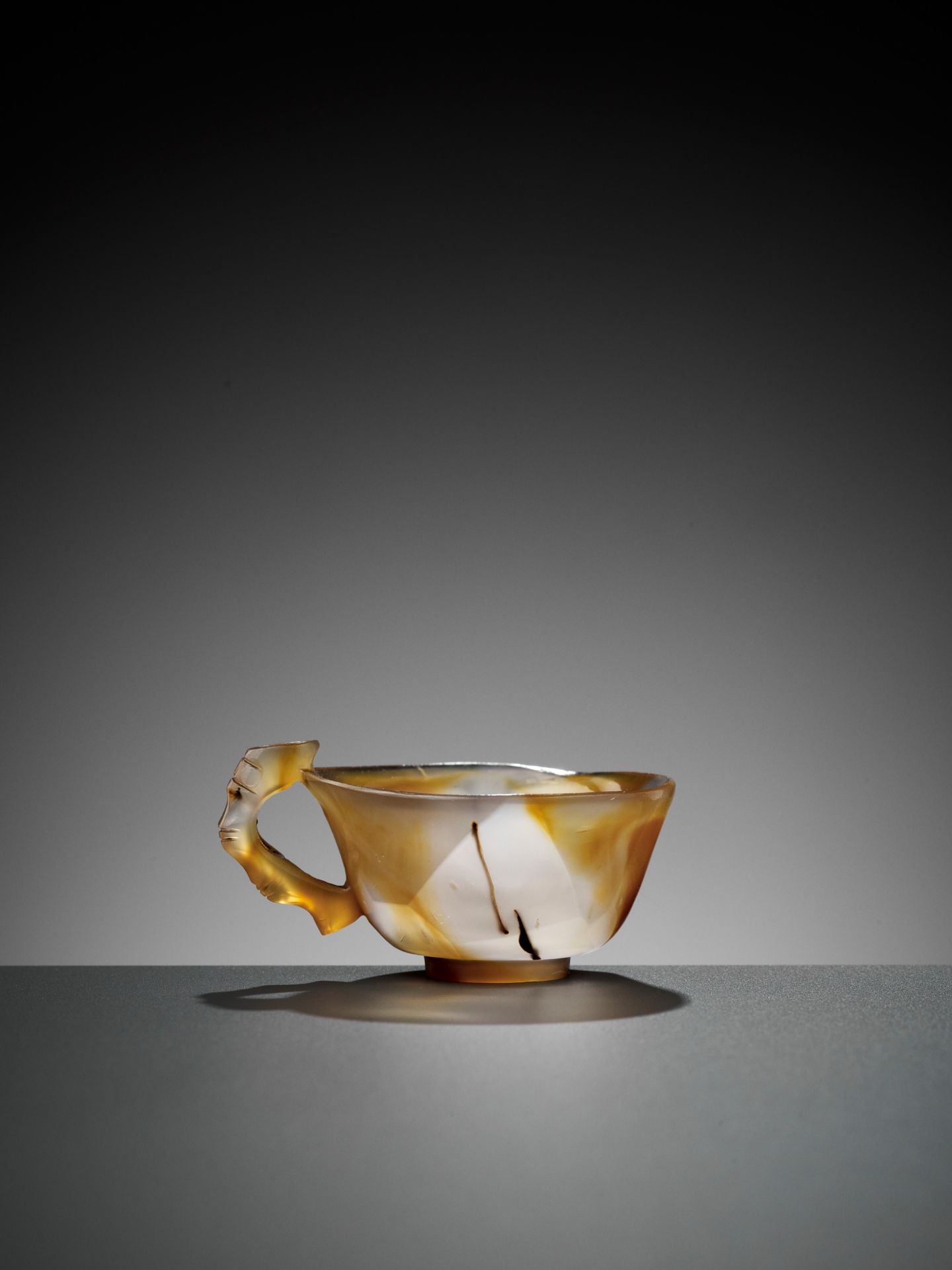 A BAMBOO-HANDLE AGATE CUP, MING DYNASTY - Image 5 of 12