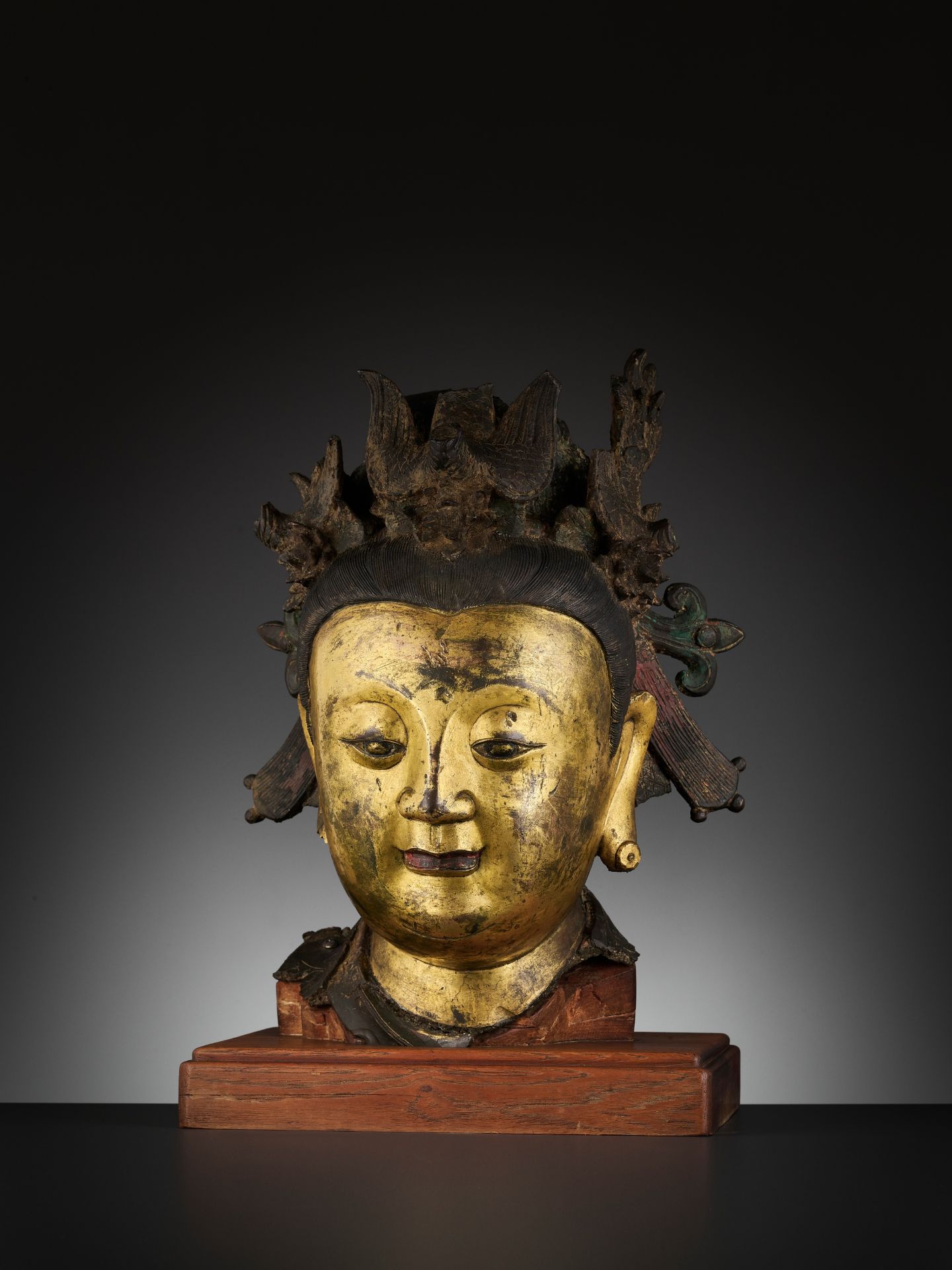 AN IMPORTANT GILT-BRONZE HEAD OF BIXIA YUANJUN, THE SOVEREIGN OF THE COLORED CLOUDS OF DAWN, MING - Image 2 of 18