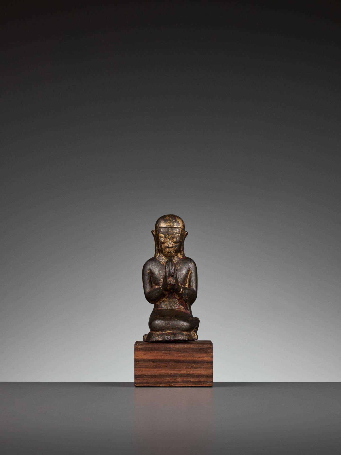 A SMALL BRONZE OF A WORSHIPPER, SHAN STATE - Image 2 of 10