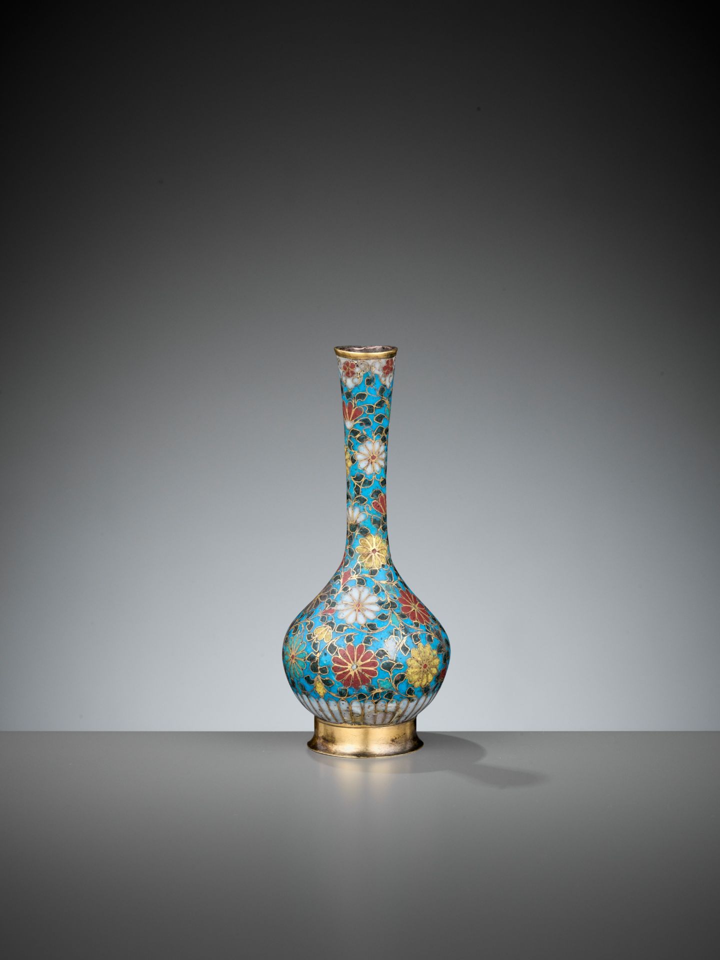 A CLOISONNE ENAMEL BOTTLE VASE, MING DYNASTY