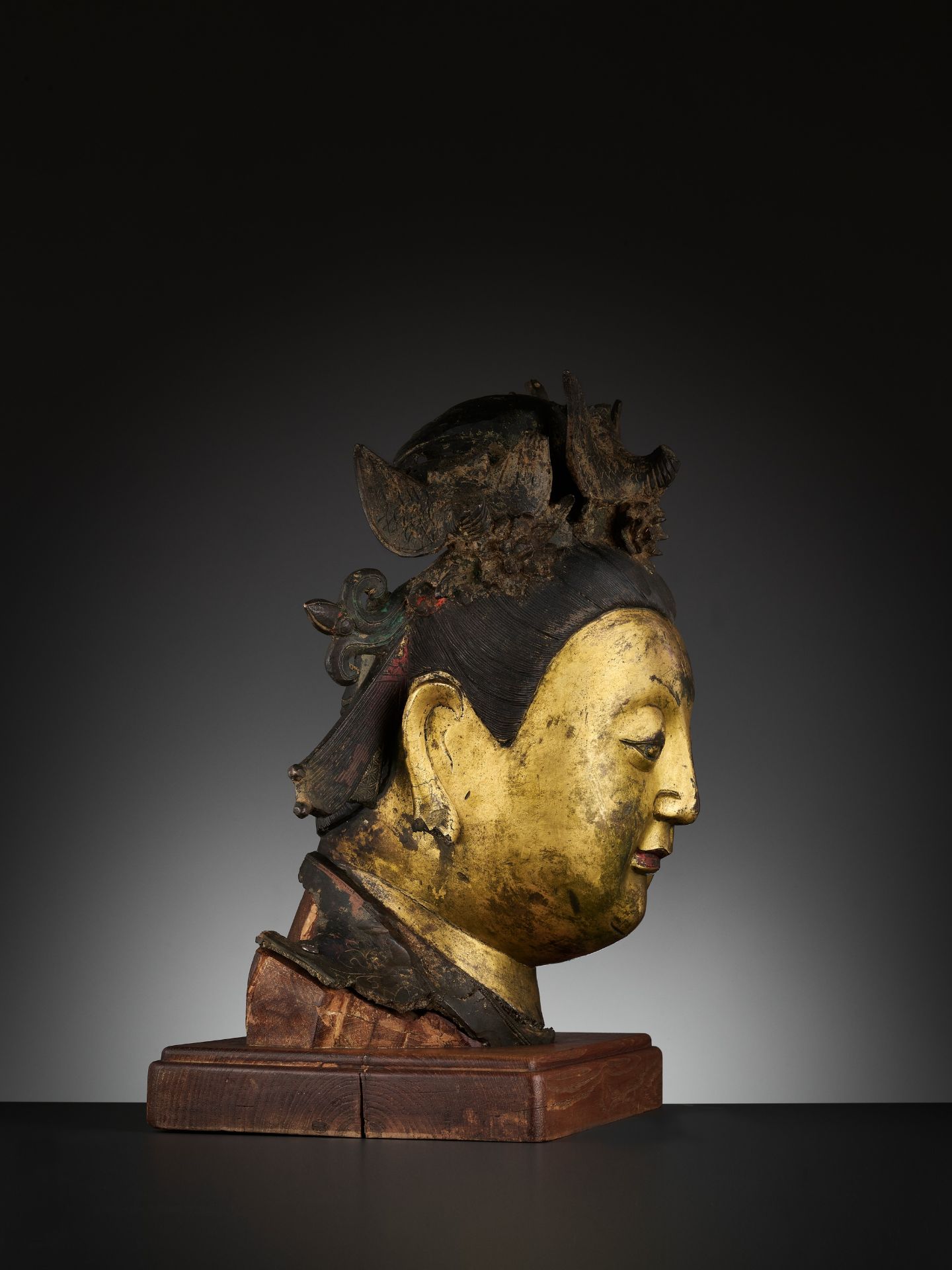 AN IMPORTANT GILT-BRONZE HEAD OF BIXIA YUANJUN, THE SOVEREIGN OF THE COLORED CLOUDS OF DAWN, MING - Image 15 of 18