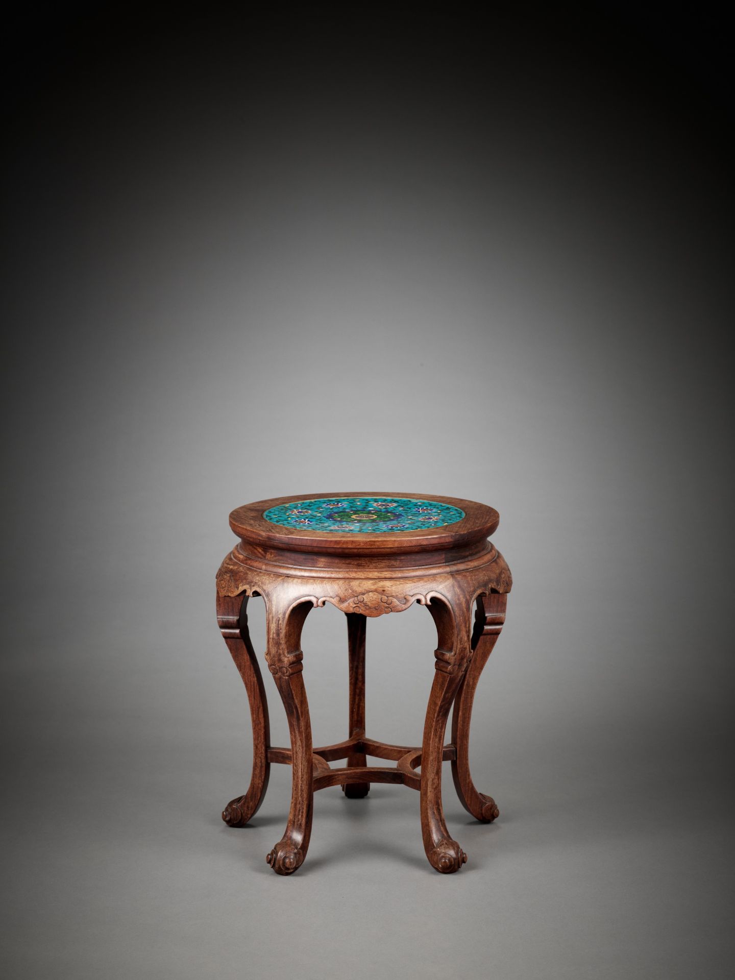 A CLOISONNE ENAMEL-INSET HARDWOOD STAND, LATE QING TO REPUBLIC - Image 3 of 8