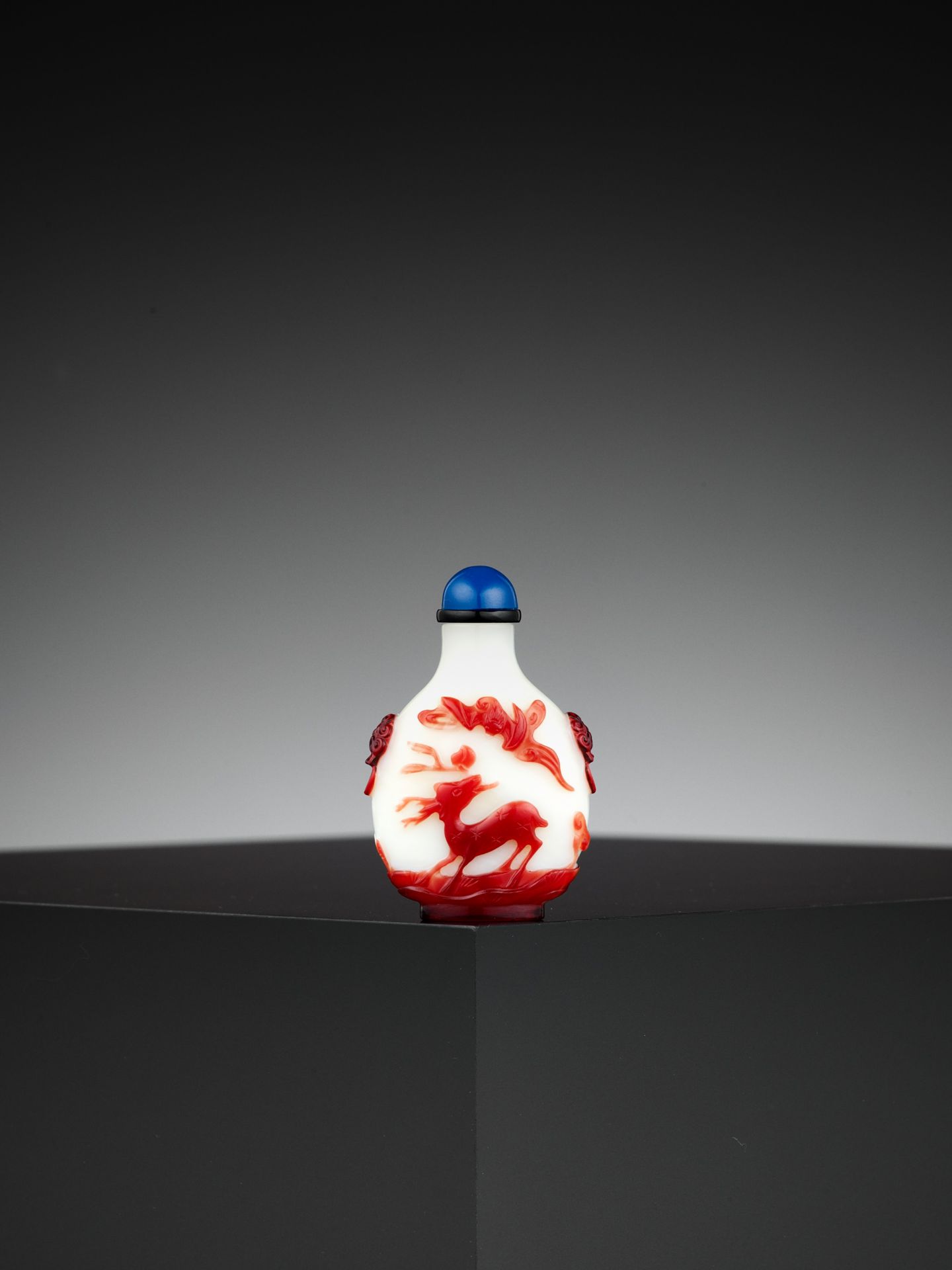 A RUBY-RED OVERLAY 'AUSPICIOUS' WHITE GLASS SNUFF BOTTLE, QING DYNASTY - Image 2 of 7