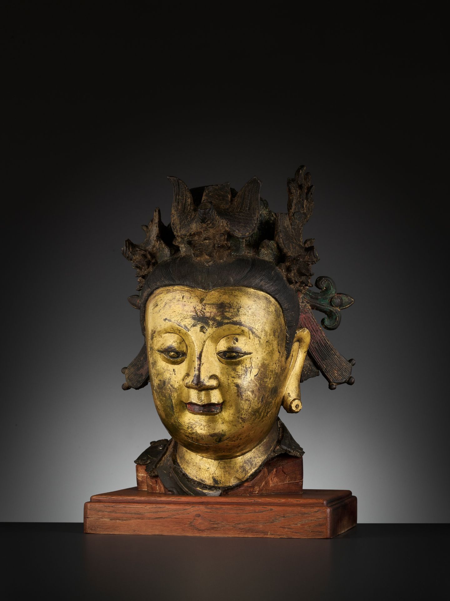 AN IMPORTANT GILT-BRONZE HEAD OF BIXIA YUANJUN, THE SOVEREIGN OF THE COLORED CLOUDS OF DAWN, MING - Image 6 of 18