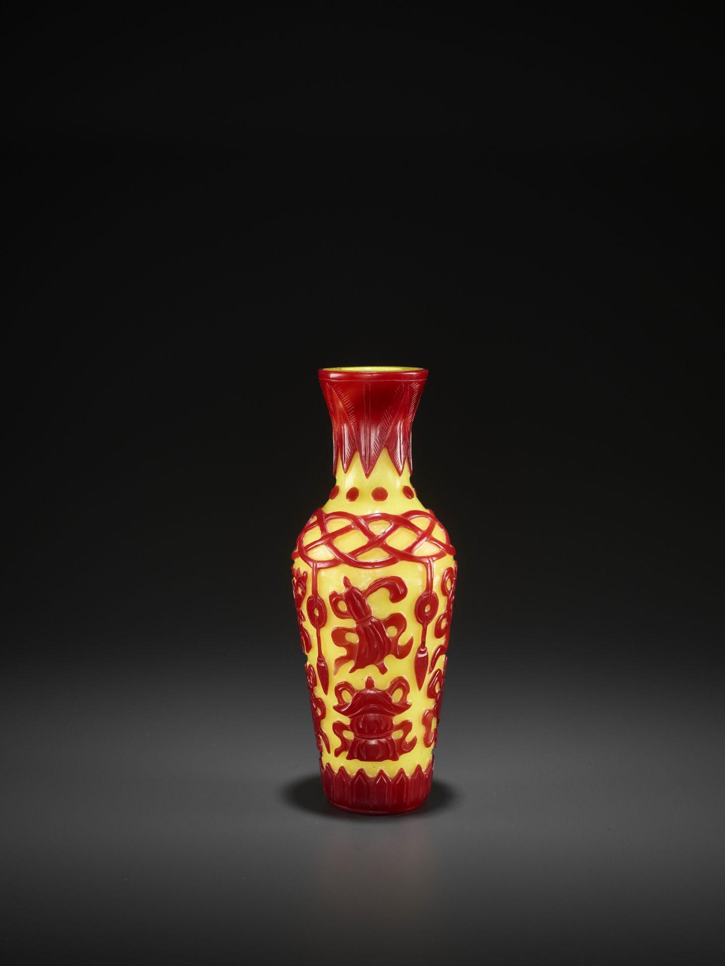 A RED-OVERLAY YELLOW GLASS 'BAJIXIANG' VASE, MID-QING - Image 5 of 7