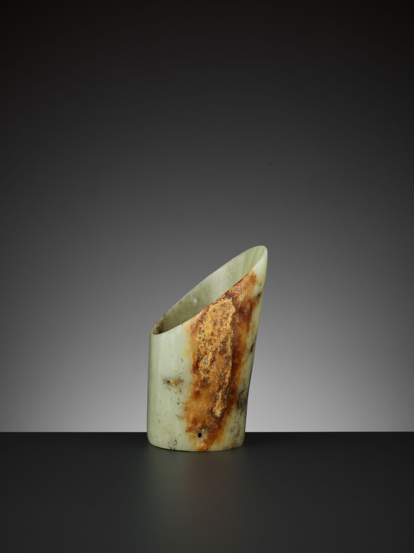 A PALE YELLOW AND RUSSET JADE HOOF-SHAPED ORNAMENT, HONGSHAN - Image 5 of 13