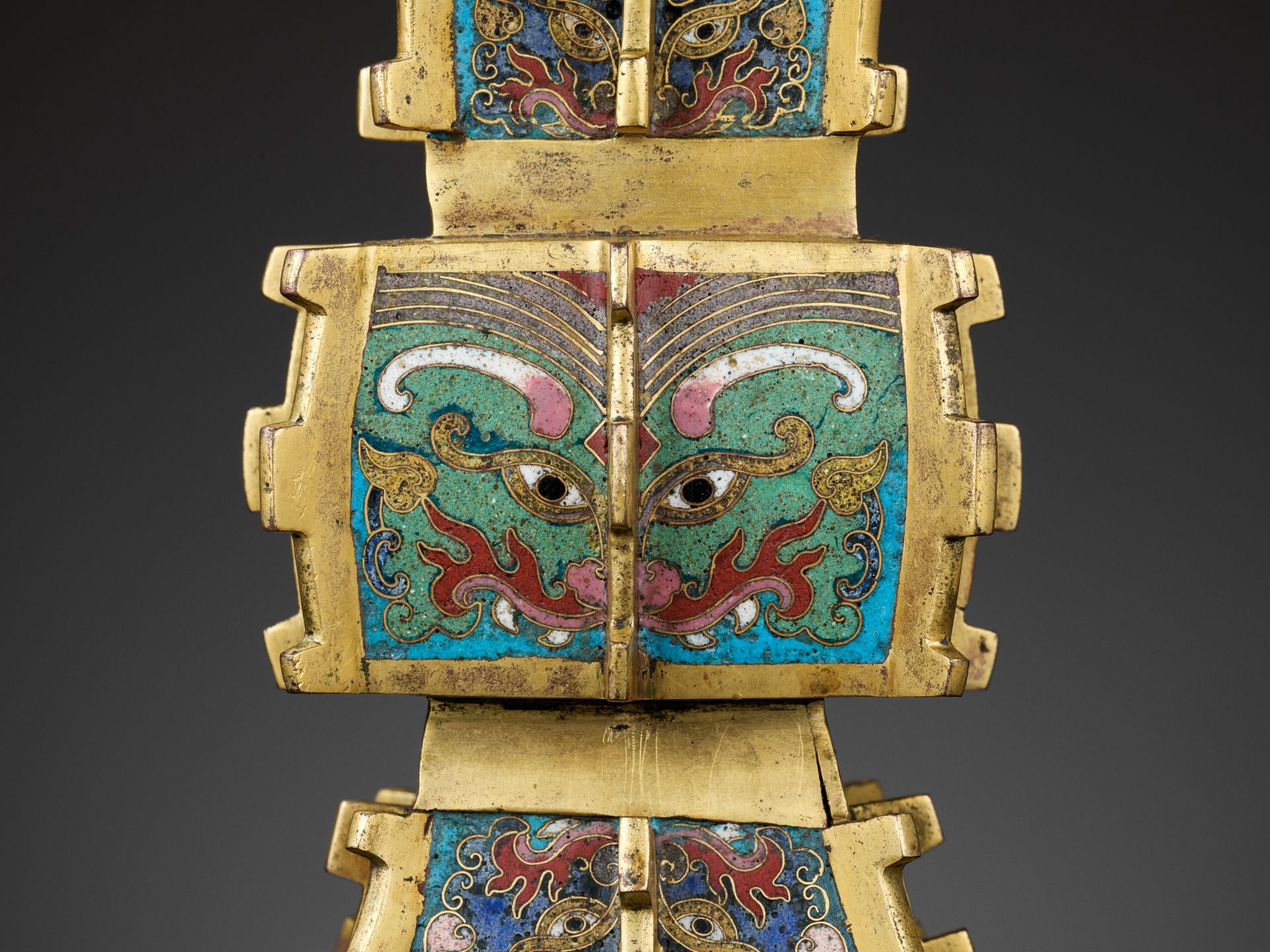 A GILT-BRONZE CLOISONNE ENAMEL VASE, FANG GU, YONGZHENG TO QIANLONG PERIOD - Image 17 of 19