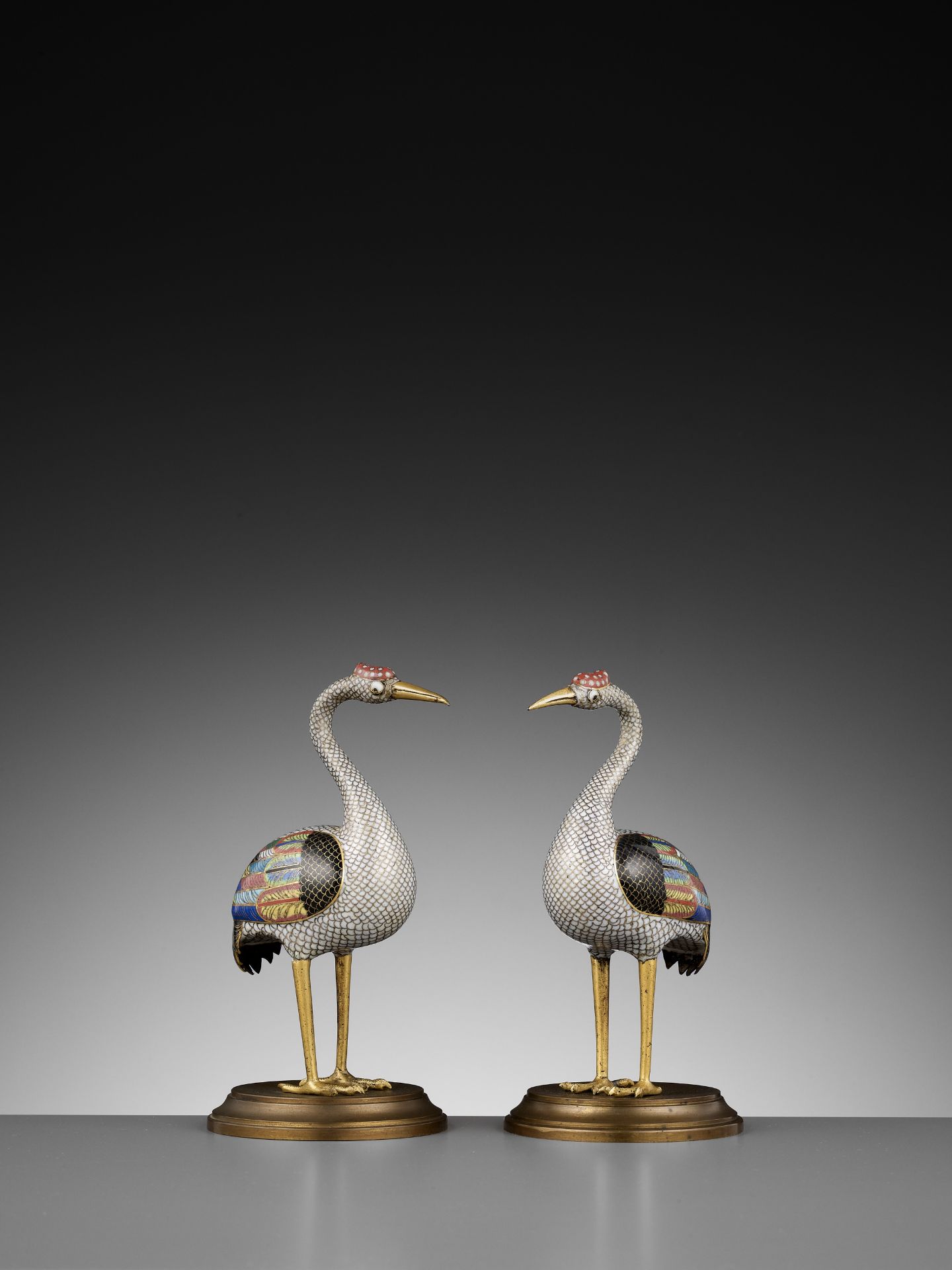 A PAIR OF GILT BRONZE AND CLOISONNE ENAMEL FIGURES OF CRANES, QING DYNASTY - Image 3 of 9