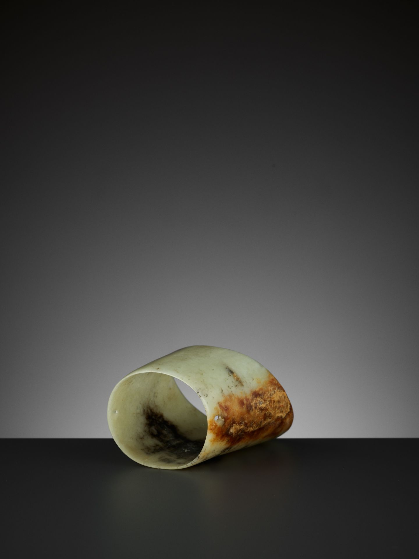 A PALE YELLOW AND RUSSET JADE HOOF-SHAPED ORNAMENT, HONGSHAN - Image 11 of 13