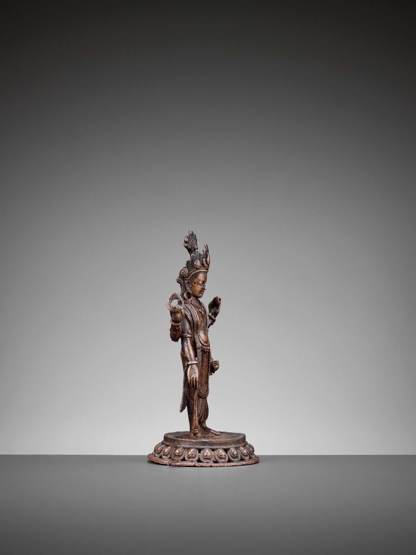 A BRONZE FIGURE OF VISHNU, 17TH-18TH CENTURY - Image 8 of 10