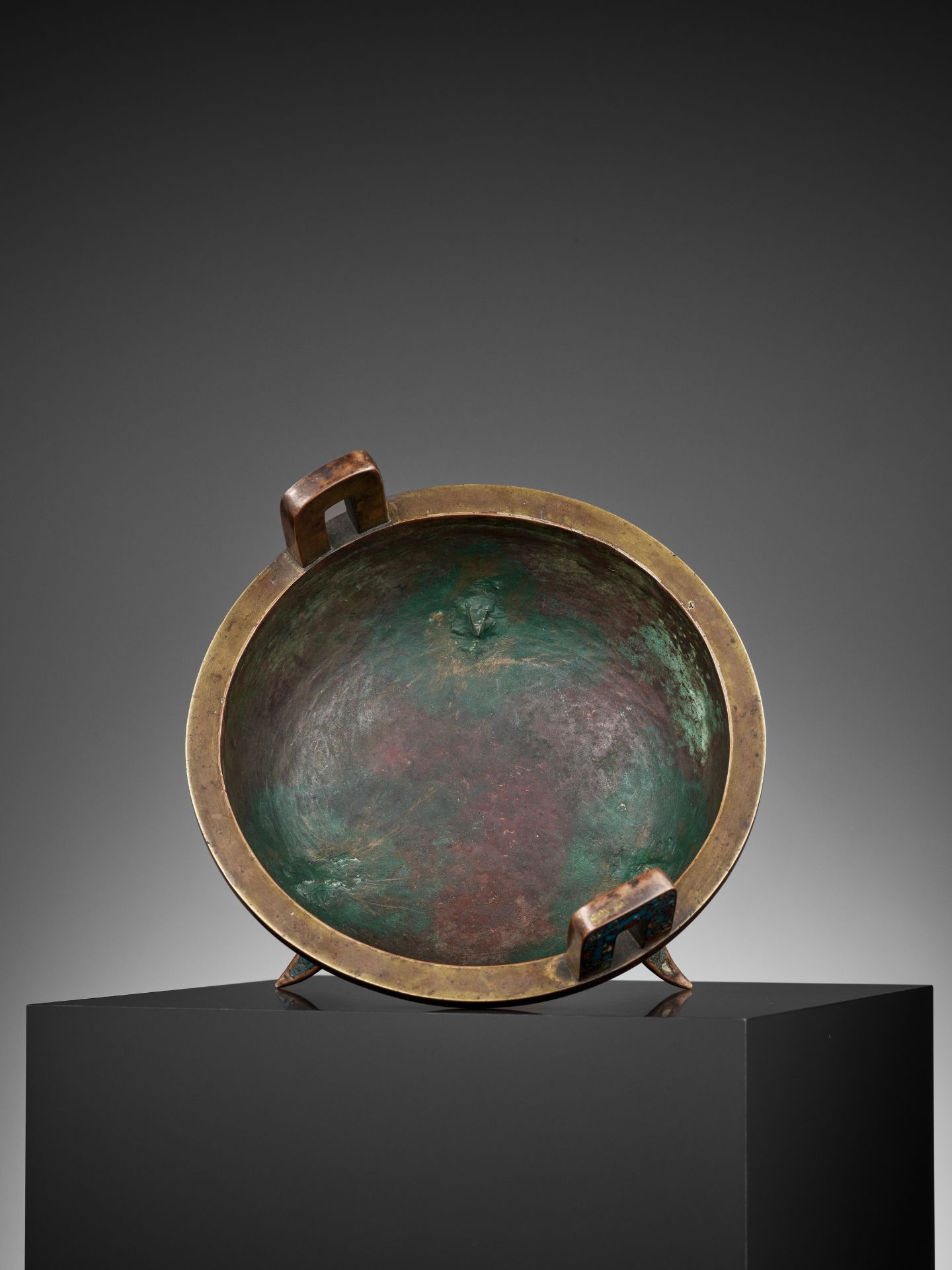 A RARE CLOISONNE ENAMEL 'DING CAULDRON' TRIPOD CENSER, MING DYNASTY - Image 9 of 9