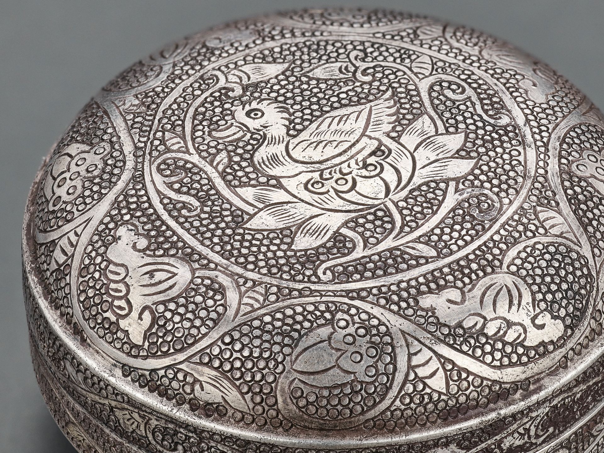 A 'MANDARIN DUCK' SILVER BOX AND COVER, TANG DYNASTY - Image 16 of 19
