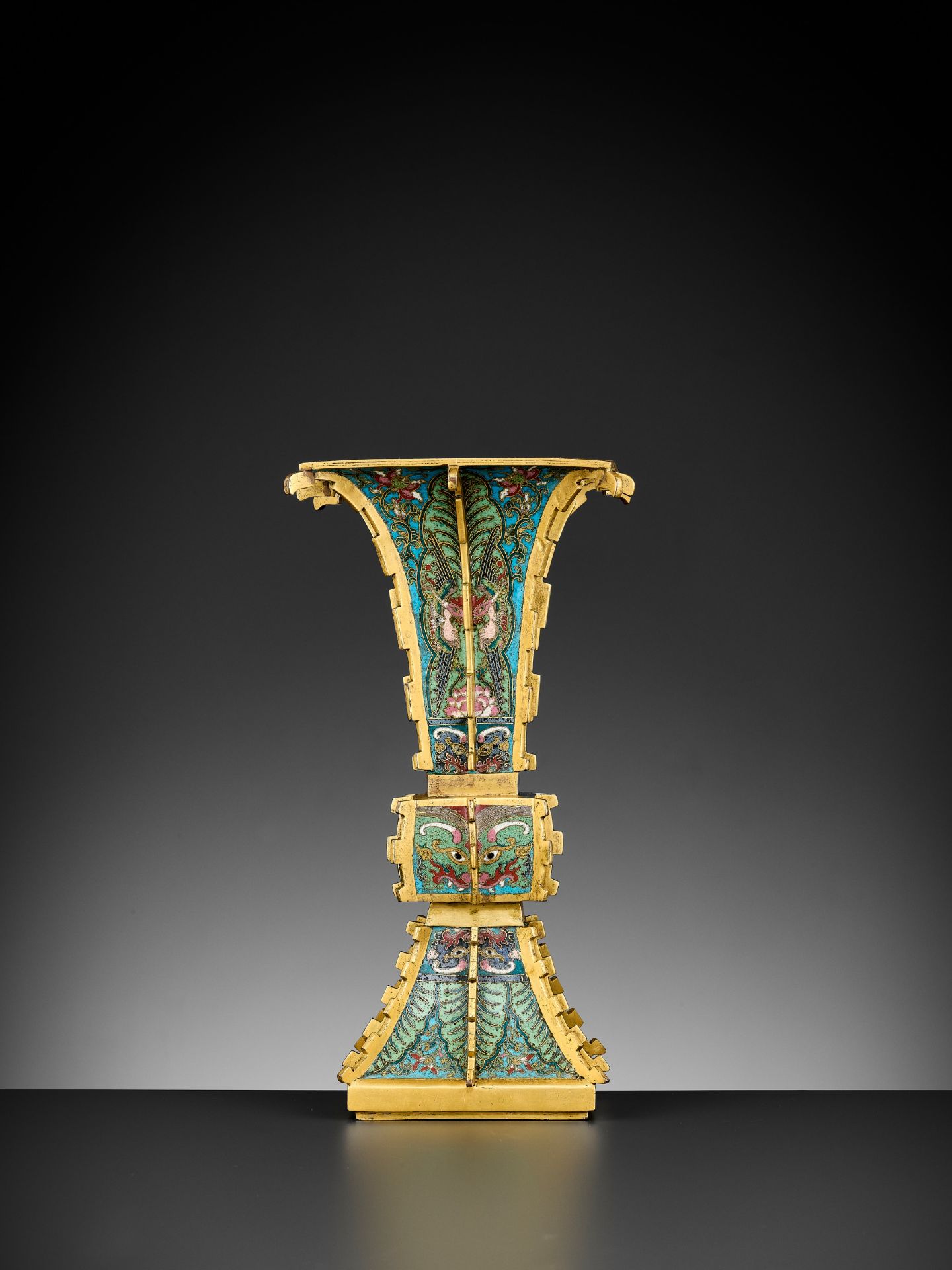 A GILT-BRONZE CLOISONNE ENAMEL VASE, FANG GU, YONGZHENG TO QIANLONG PERIOD - Image 13 of 19