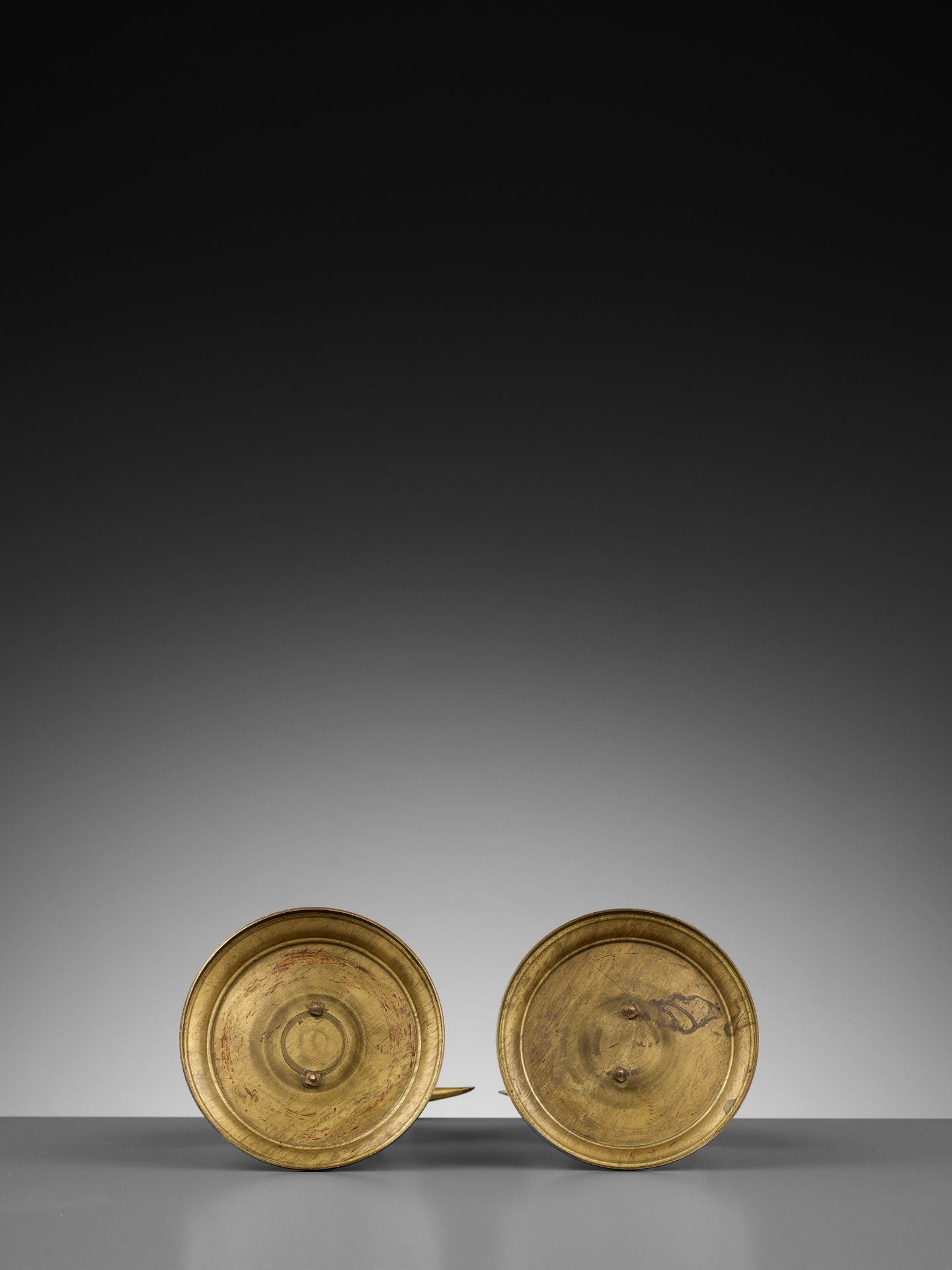 A PAIR OF GILT BRONZE AND CLOISONNE ENAMEL FIGURES OF CRANES, QING DYNASTY - Image 9 of 9