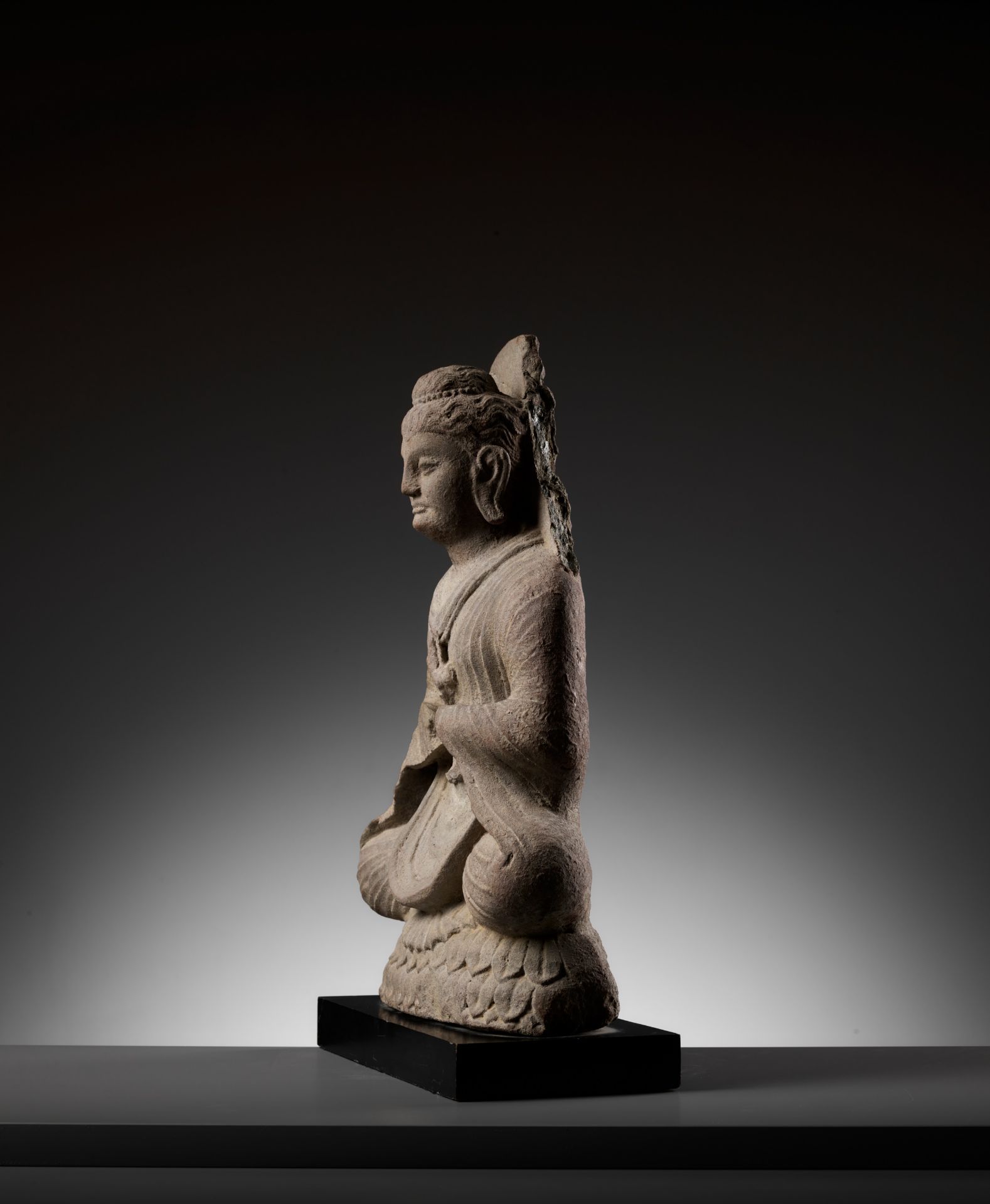 A GRAY SCHIST FIGURE OF BUDDHA AS A TEACHER, GANDHARA - Image 3 of 11