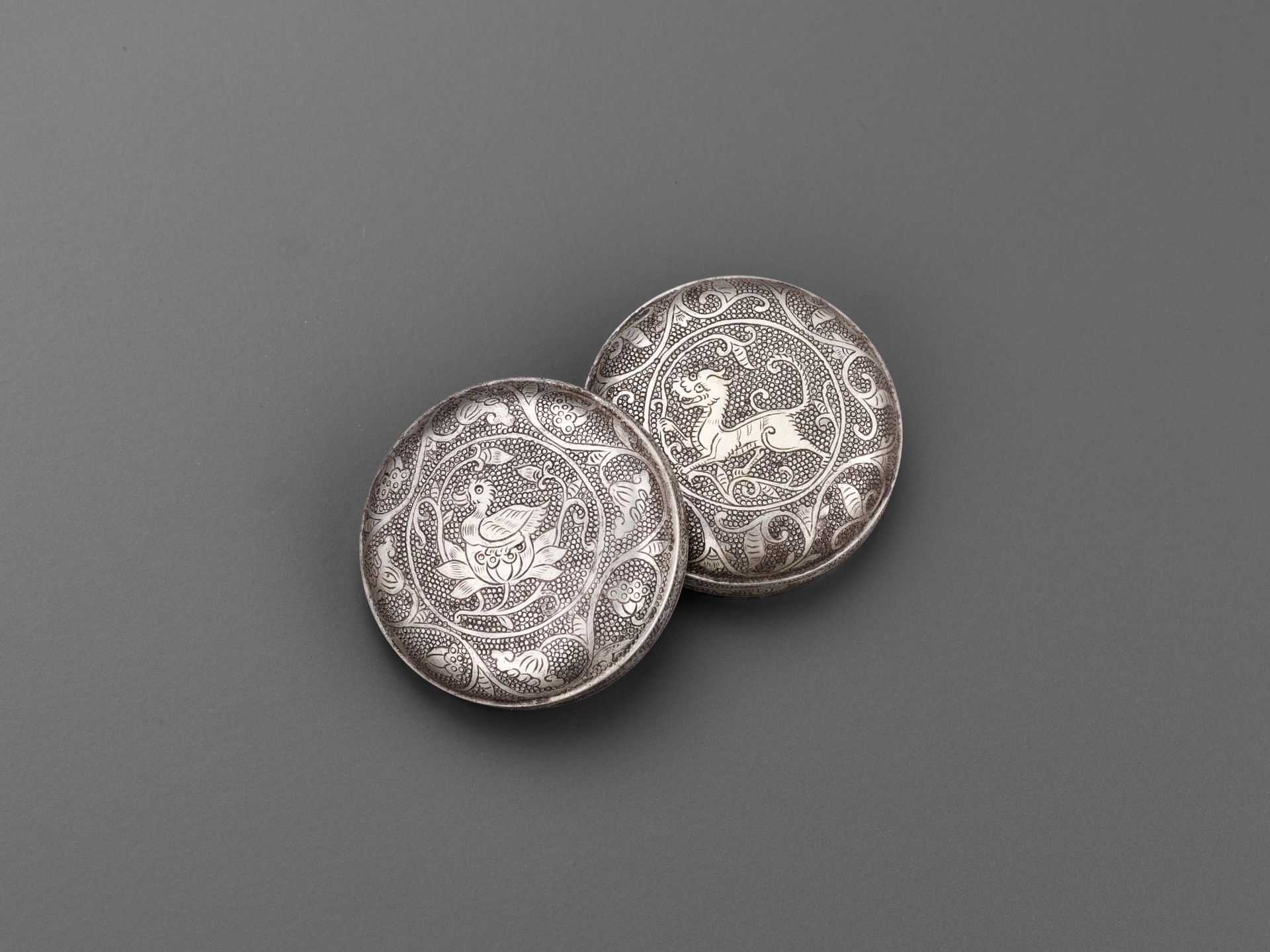 A 'MANDARIN DUCK' SILVER BOX AND COVER, TANG DYNASTY - Image 9 of 19