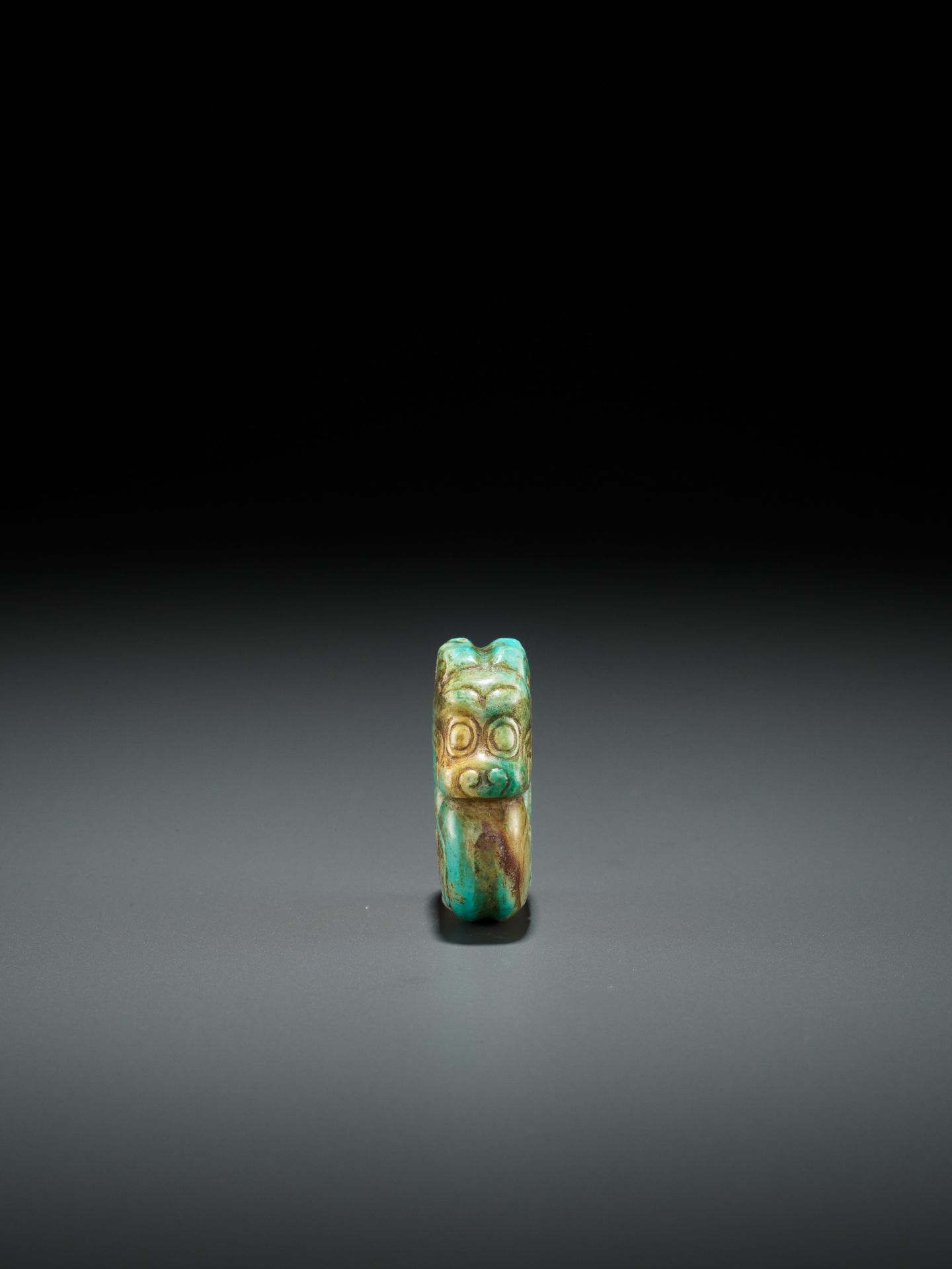 A TURQUOISE MATRIX 'PIG-DRAGON' PENDANT, SHANG TO WESTERN ZHOU DYNASTY - Image 8 of 14