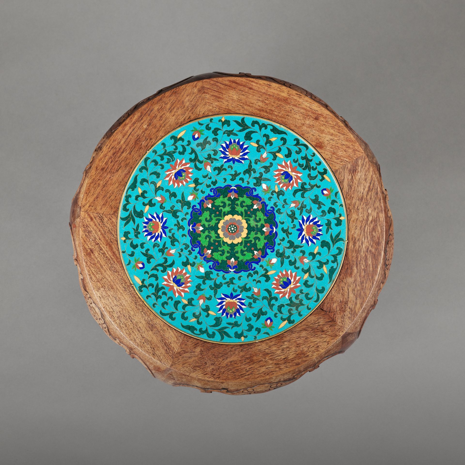 A CLOISONNE ENAMEL-INSET HARDWOOD STAND, LATE QING TO REPUBLIC - Image 2 of 8