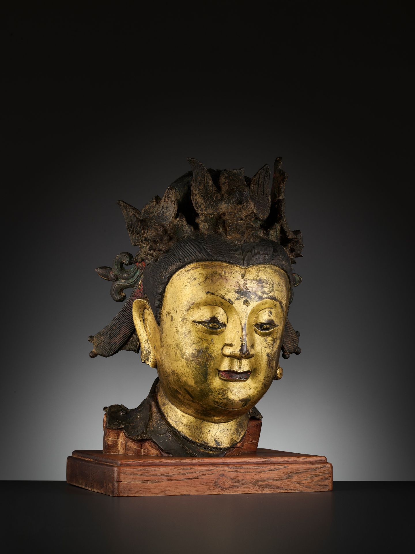 AN IMPORTANT GILT-BRONZE HEAD OF BIXIA YUANJUN, THE SOVEREIGN OF THE COLORED CLOUDS OF DAWN, MING - Image 17 of 18