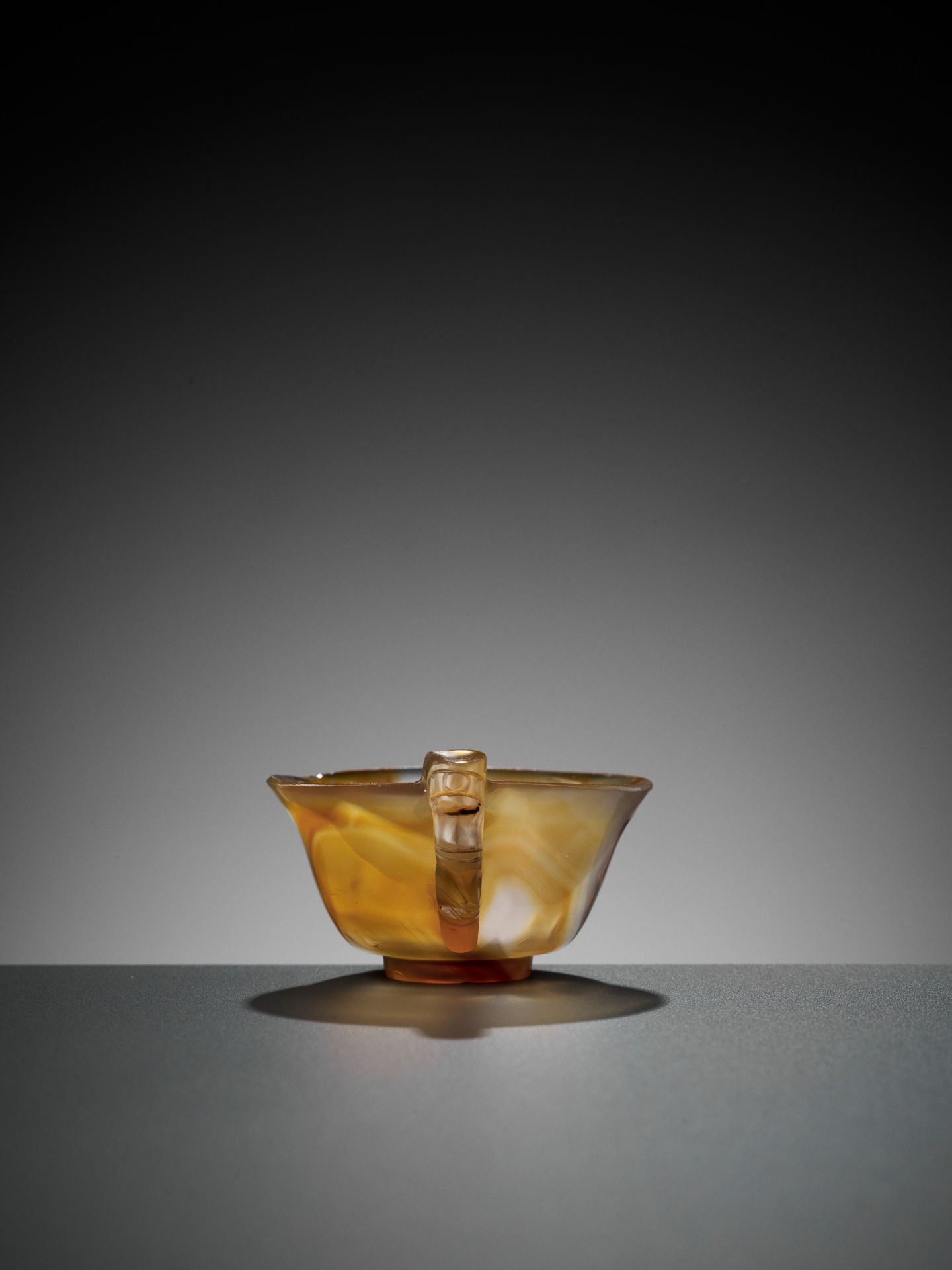 A BAMBOO-HANDLE AGATE CUP, MING DYNASTY - Image 3 of 12