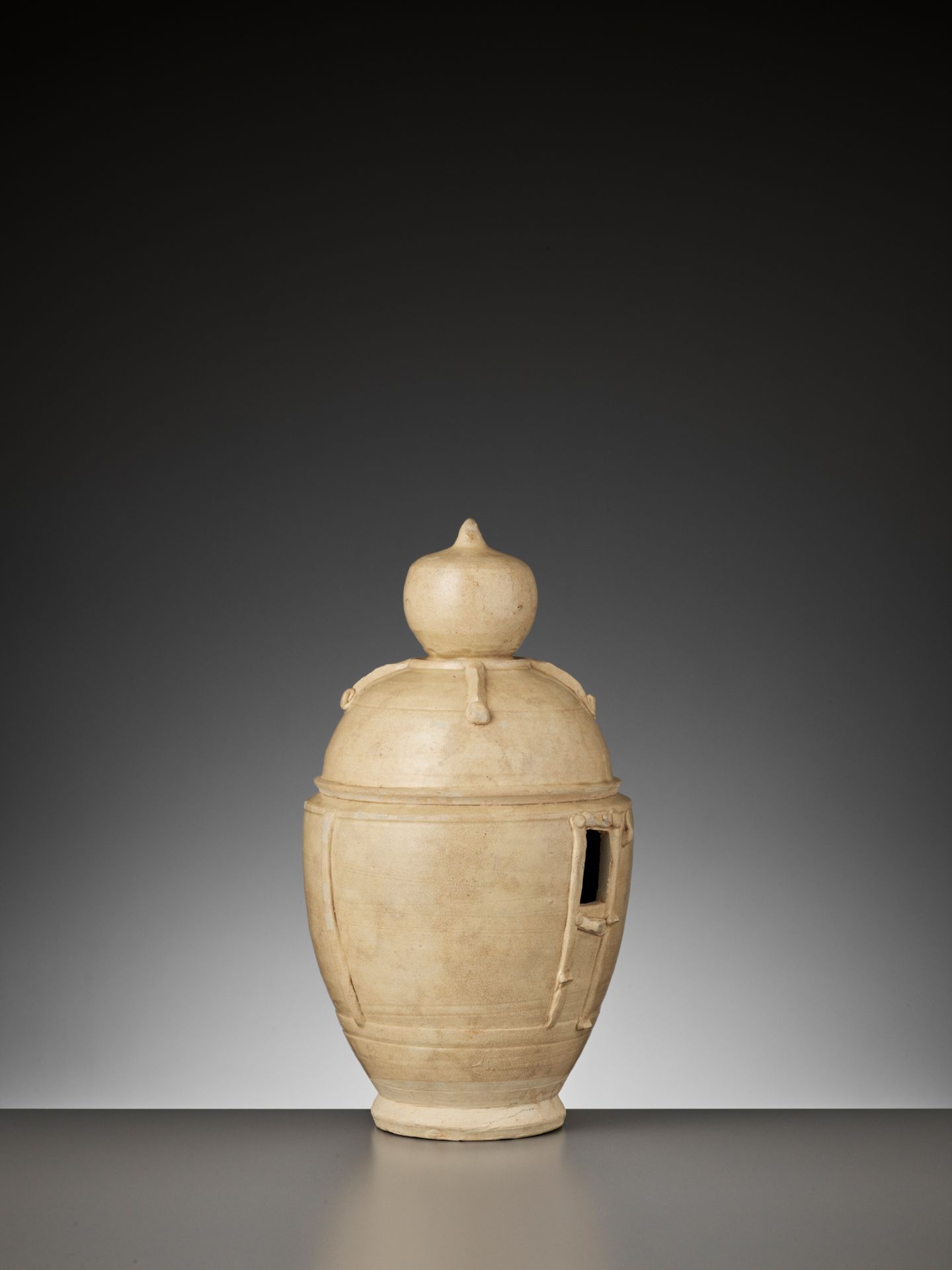 A RARE QINGBAI 'GRANARY' VESSEL, SOUTHERN SONG TO YUAN DYNASTY - Image 6 of 8