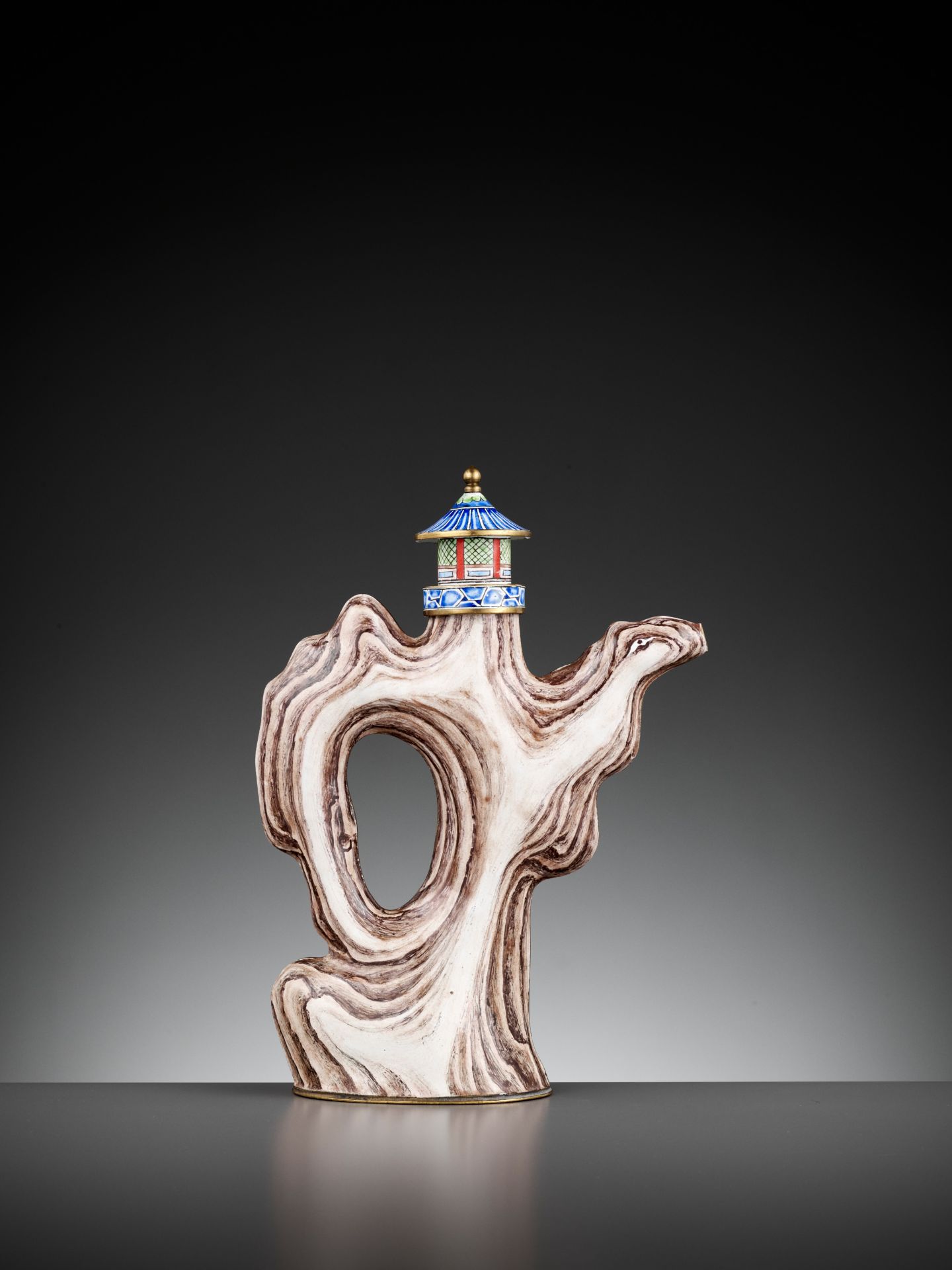 A CANTON ENAMEL 'MOUNTAIN PAVILION' EWER AND COVER, QING DYNASTY - Image 10 of 13