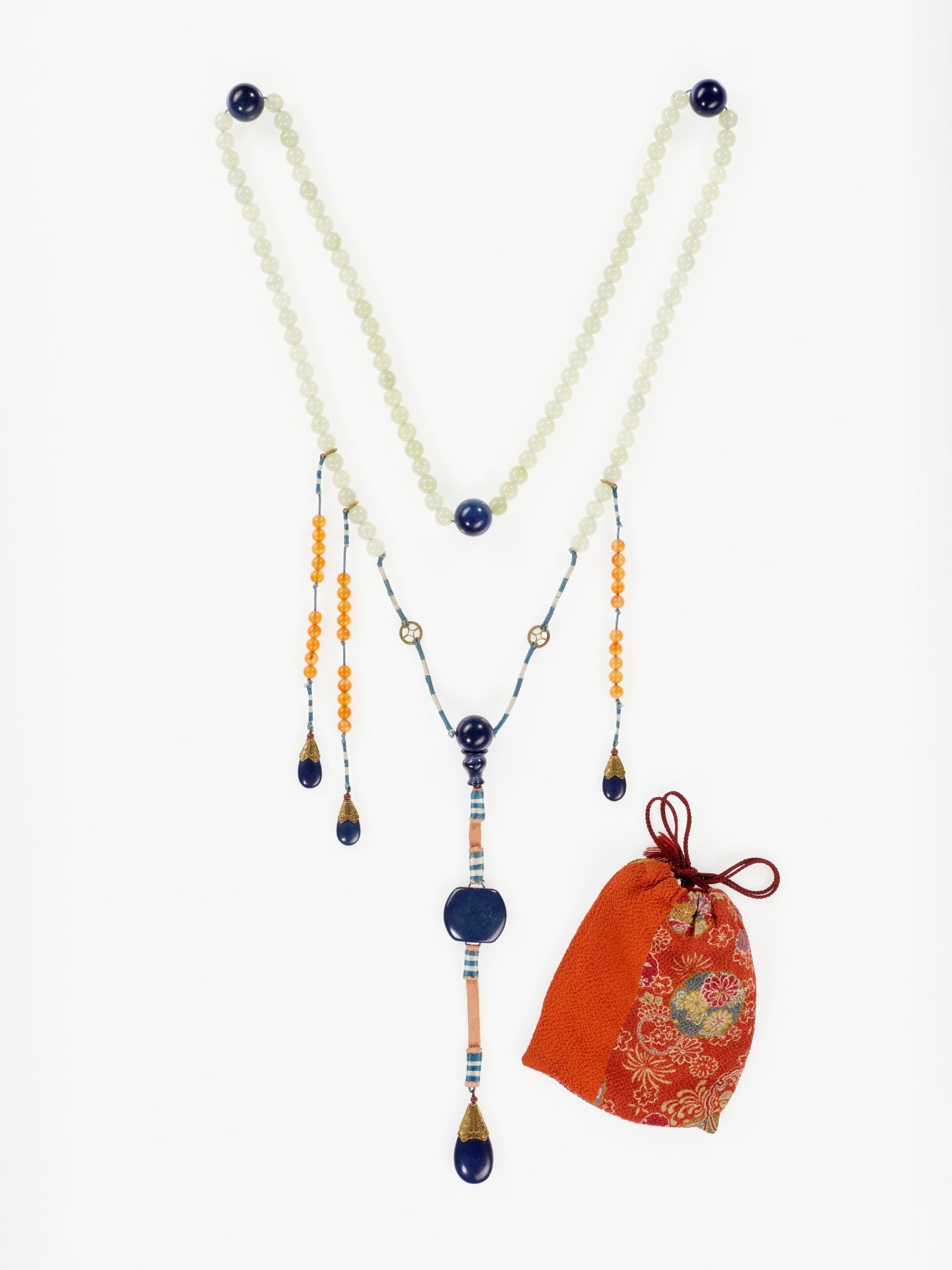 A LAPIS LAZULI COURT NECKLACE, CHAOZHU, QING DYNASTY