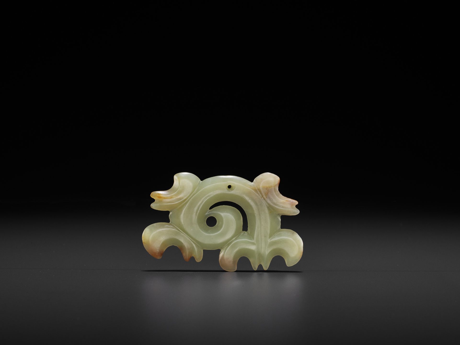 A RARE YELLOW AND RUSSET JADE 'CLOUD-SCROLL' PENDANT, HONGSHAN CULTURE - Image 2 of 10